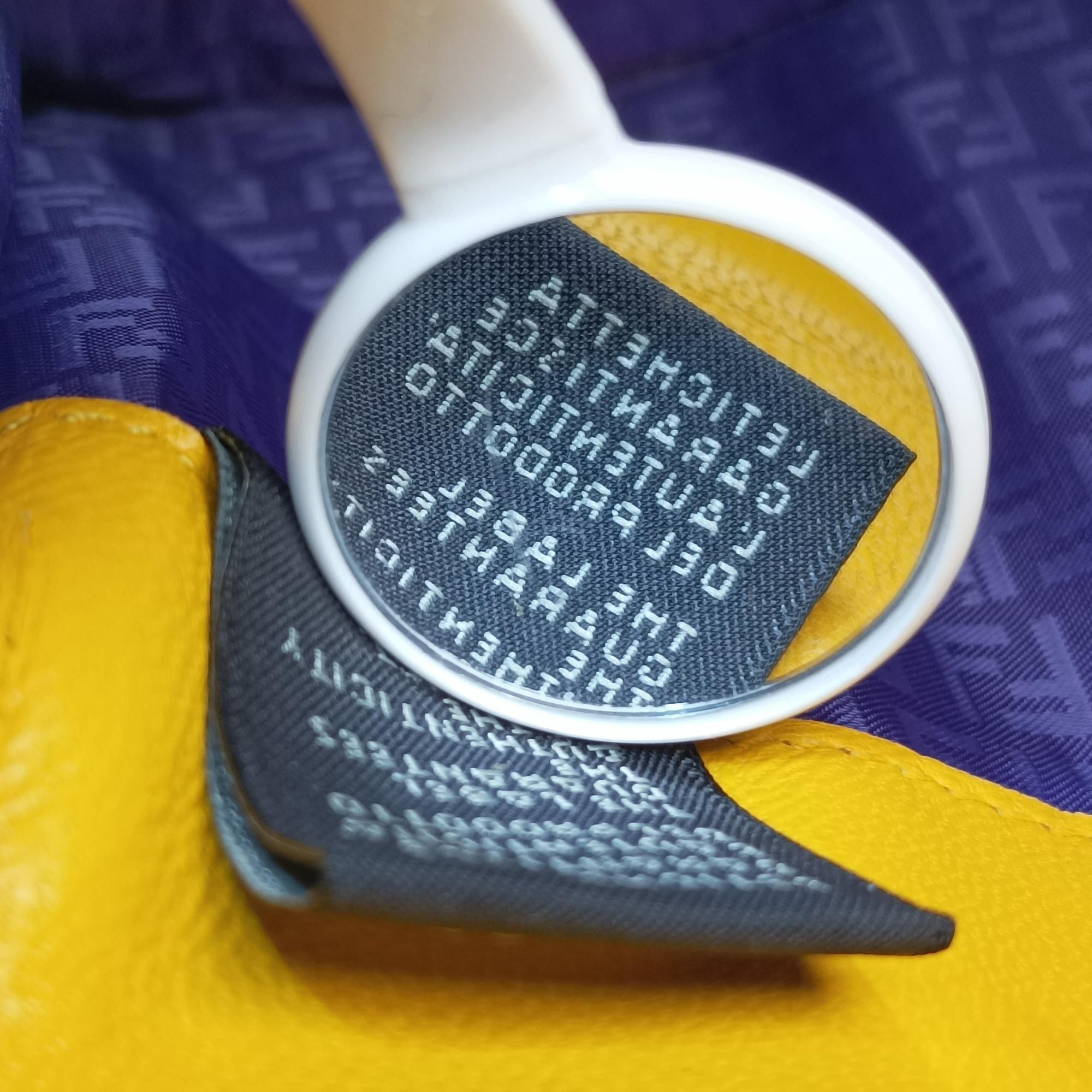 Embossed Logo Yellow Leather 8M0219YM 2266.8M0219YMY.098エンボス ロゴ イエロー レザー 8M0219YM 2266.8M0219YMY.098