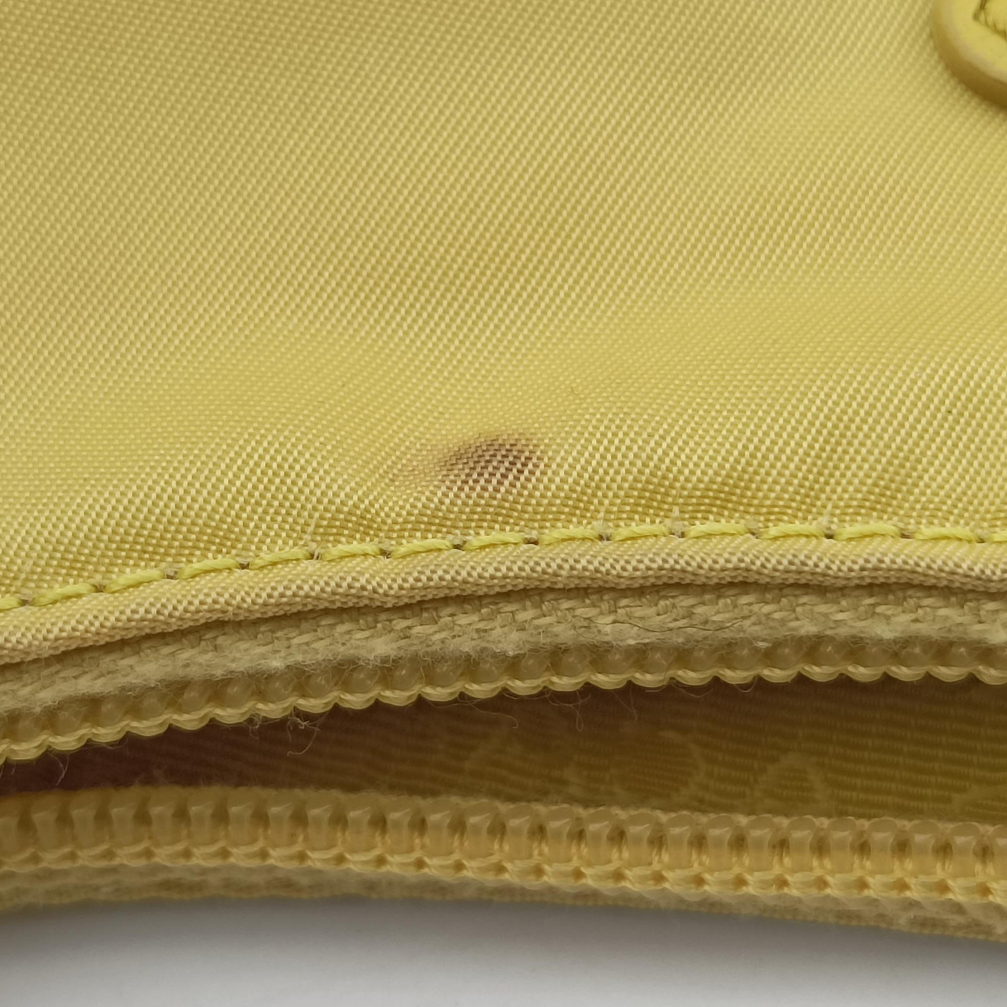 Re-Edition2000 Yellow nylon 1NE515 7/IRe-Edition 2000 トライアングルロゴ イエロー ナイロン 1NE515 7/I