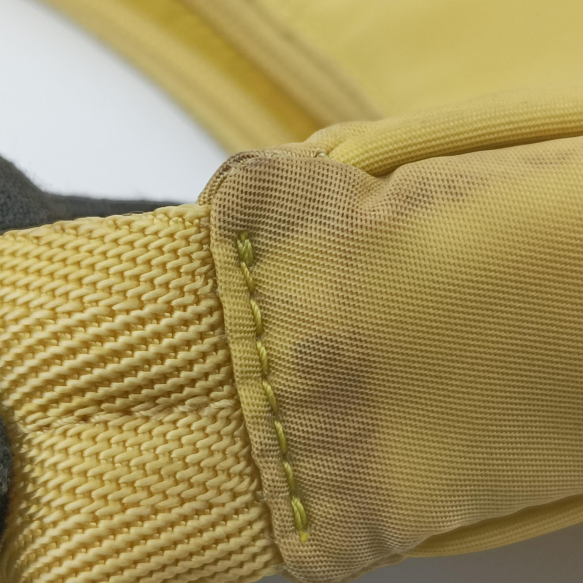 Re-Edition2000 Yellow nylon 1NE515 7/IRe-Edition 2000 トライアングルロゴ イエロー ナイロン 1NE515 7/I