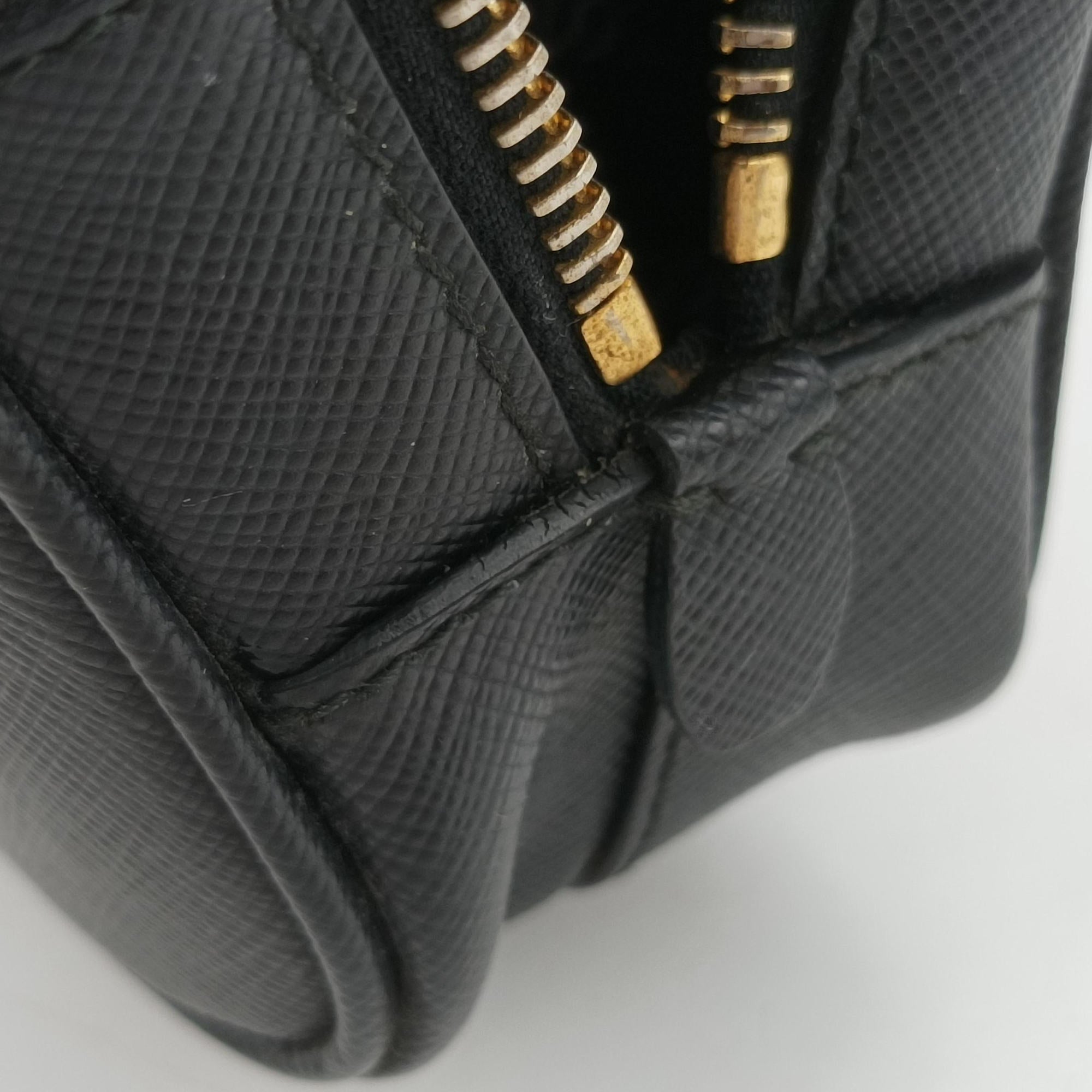 Ribbon Mini Pochette Black SAFFIANO Leather 1NF674 31/Yリボン ミニポシェット ブラック サフィアーノレザー 1NF674 31/Y