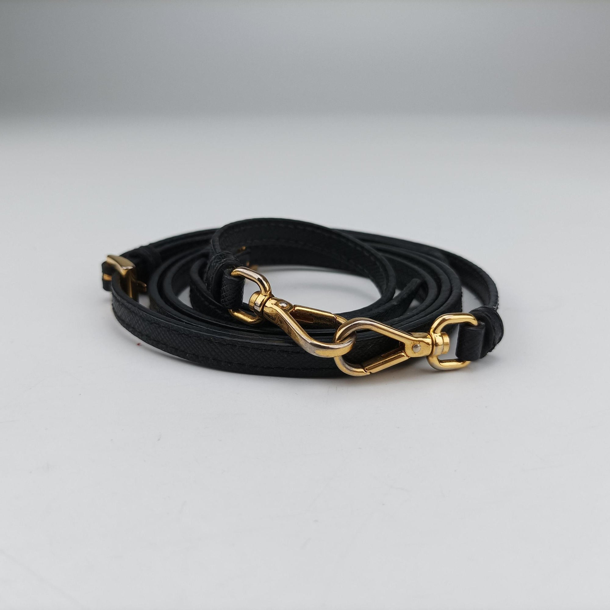 Ribbon Mini Pochette Black SAFFIANO Leather 1NF674 31/Yリボン ミニポシェット ブラック サフィアーノレザー 1NF674 31/Y