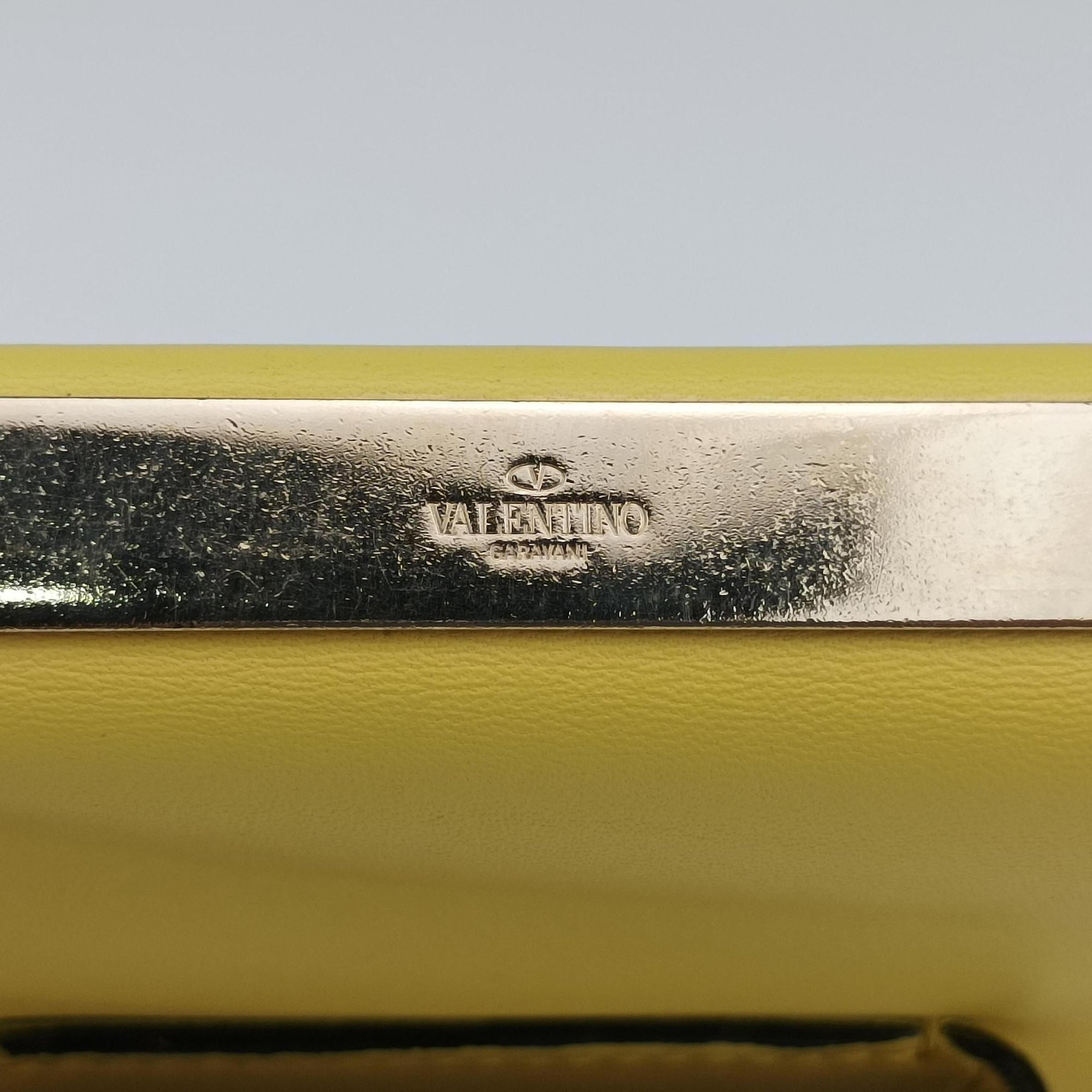 Rockstud Va Va Voom Yellow Leather Lot number unknownロックスタッズ ヴァ ヴァ ヴーム イエロー レザー 製番不明