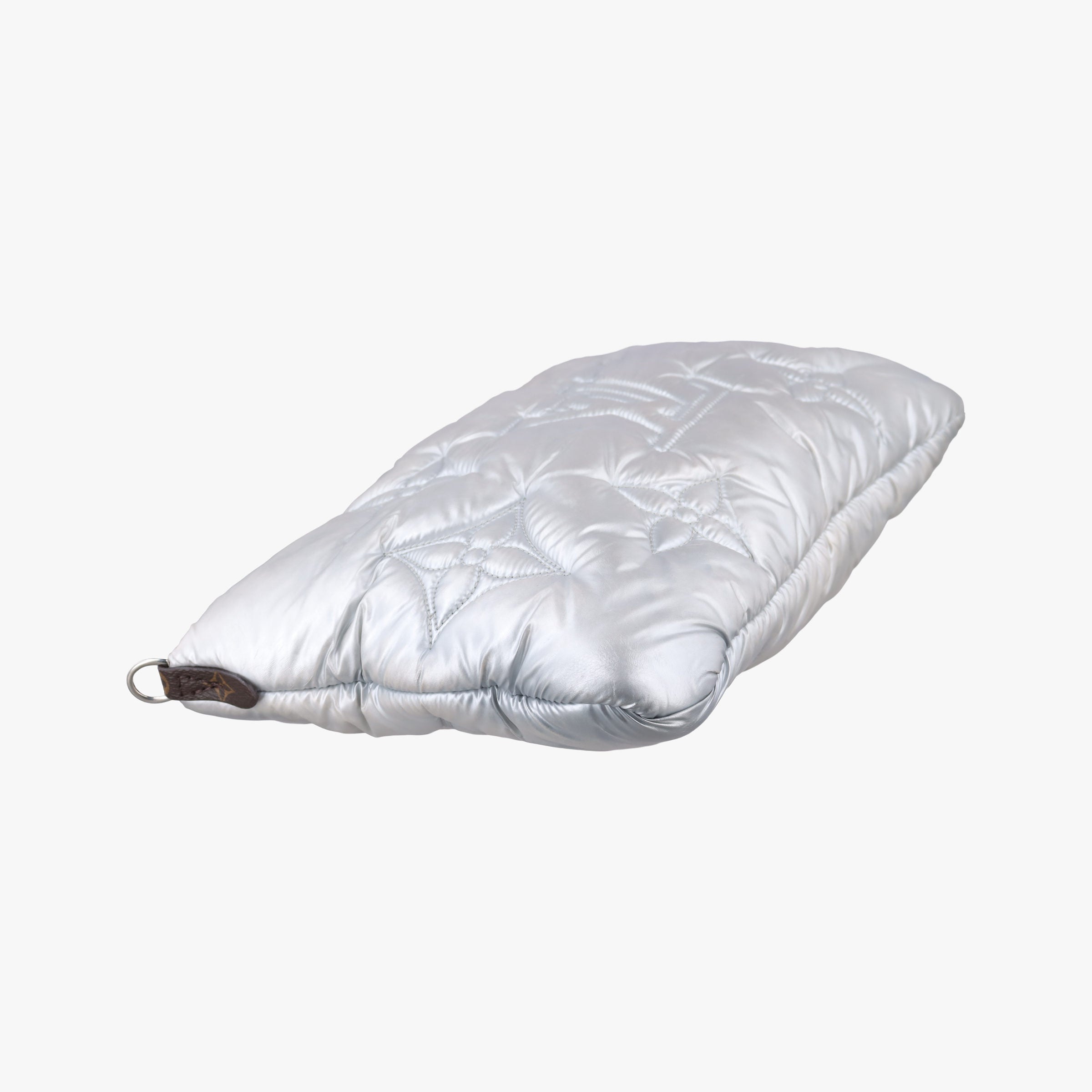 Maxi Multi Pochette Accessoires Silver Recycled metallic nylon M21057 IC Chipマキシ ミュルティ ポシェット アクセソワール シルバー リサイクル メタリック ナイロン M21057 ICチップ