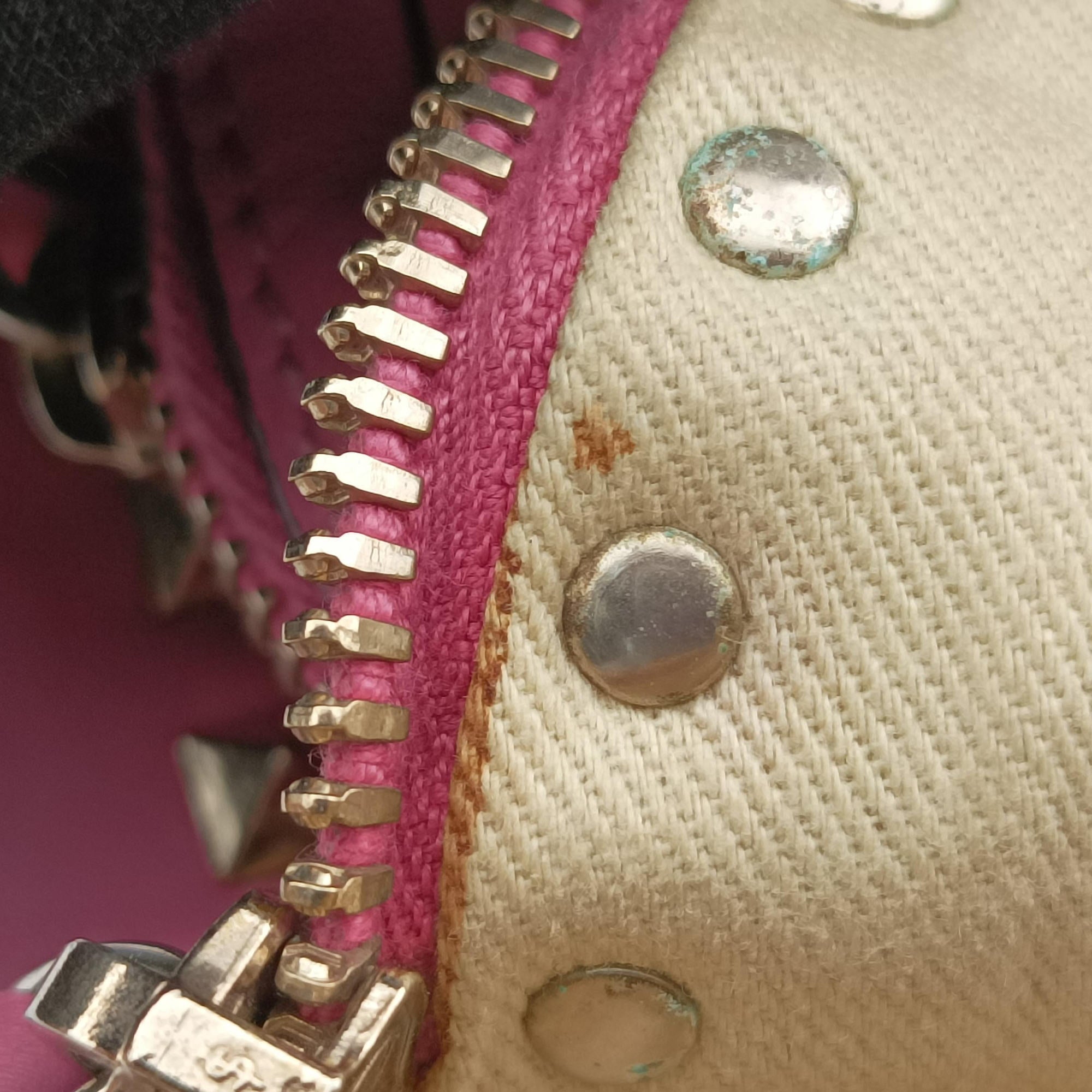 Rockstud Pink Leather Lot number unknownロックスタッズ ピンク レザー 製番不明