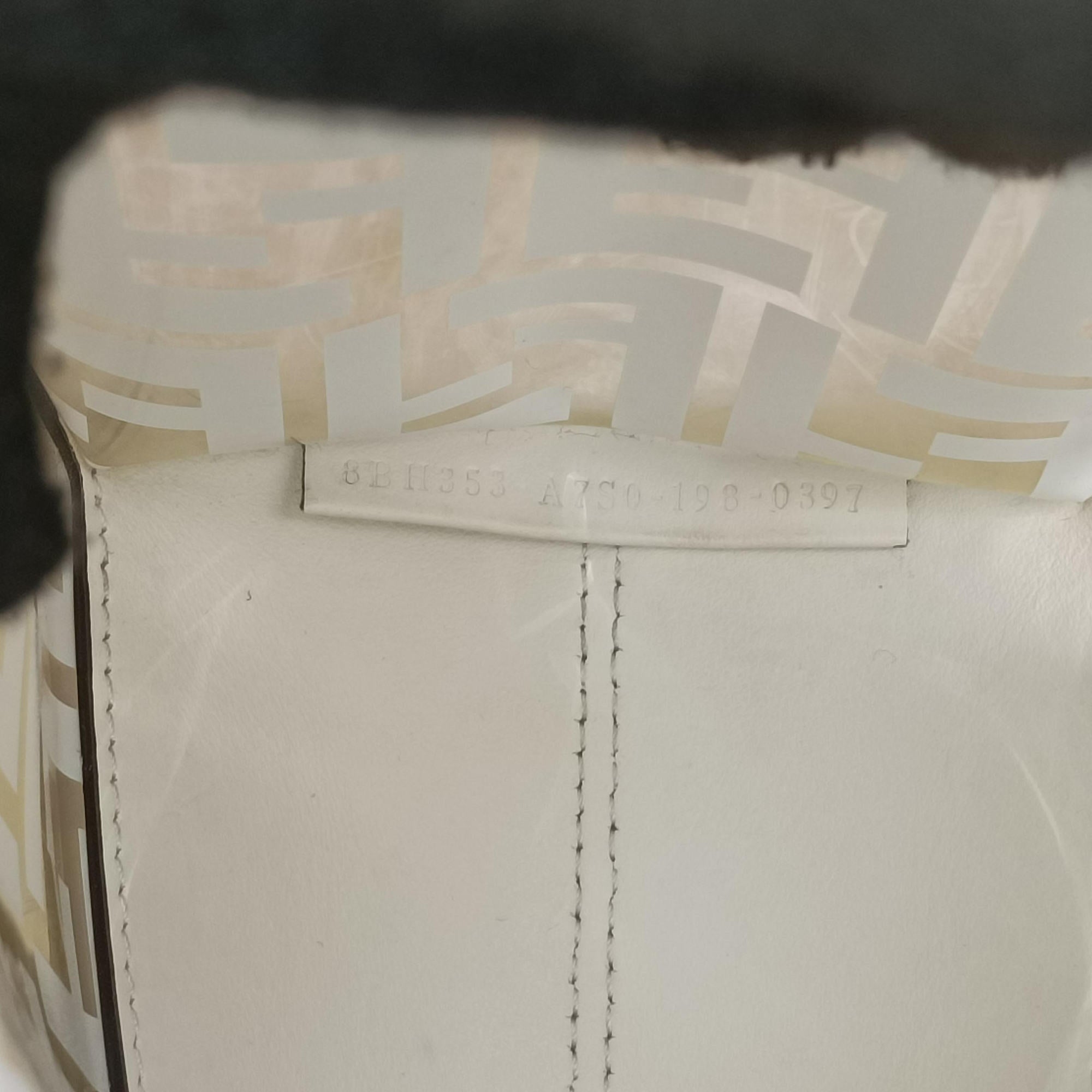 Runaway Shopper White PVC coated canvas×Leather 8BH353 8BH353-A7S0-196-0397ラナウェイ ショッパー ホワイト PVCコーティングキャンバス×レザー 8BH353 8BH353-A7S0-196-0397