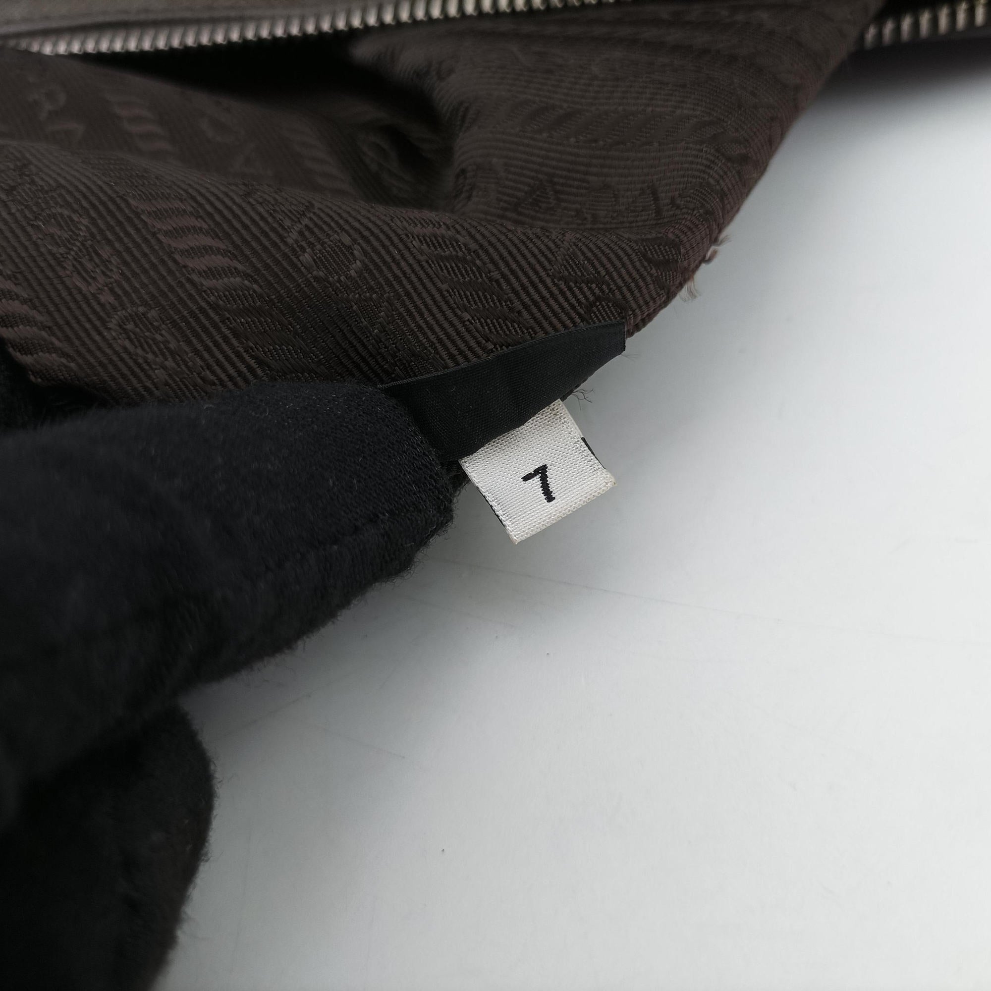 Triangle Logo Plate Grey Saffiano Leather 178589 7 D三角 ロゴ プレート グレー サフィアーノレザー 178589 7 D