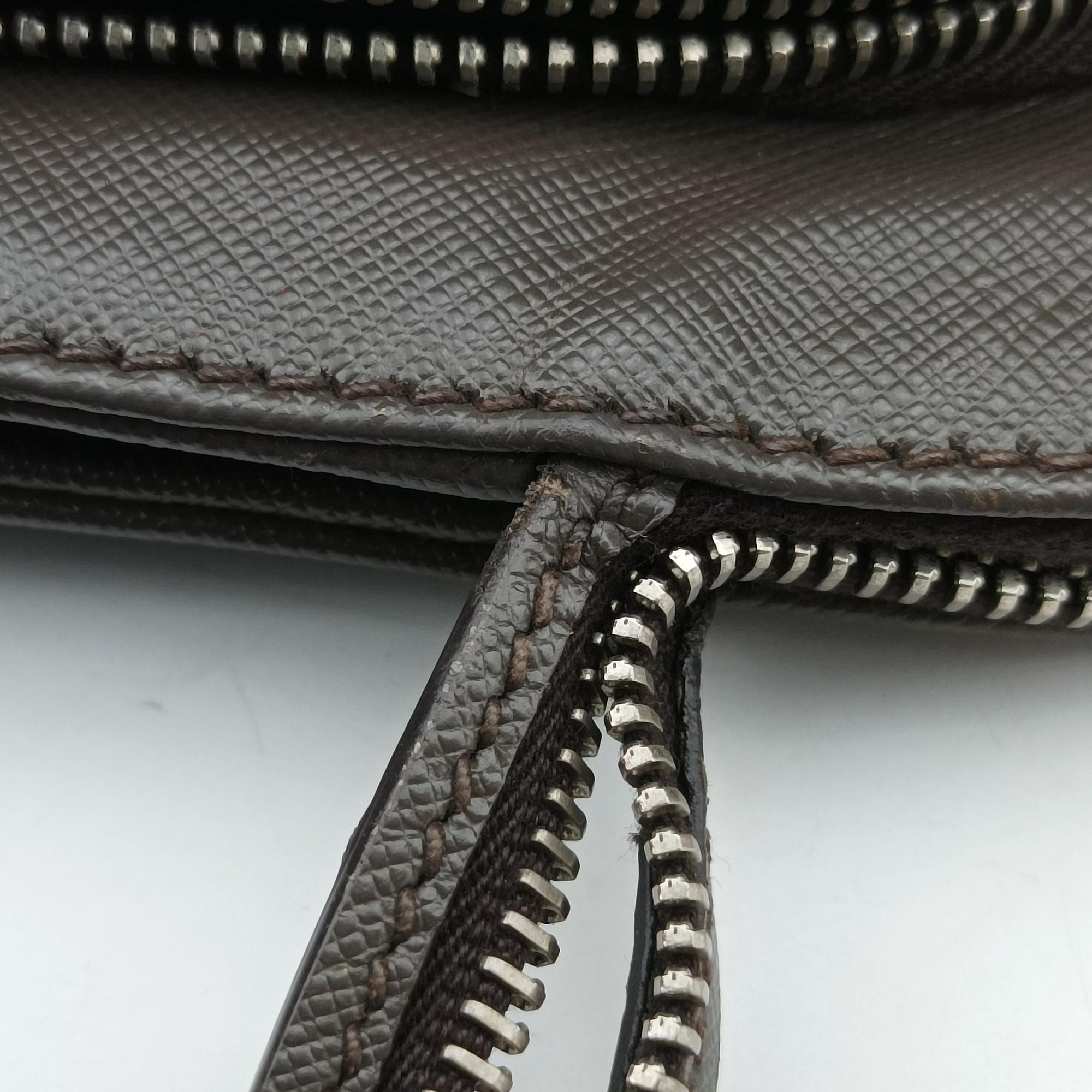 Triangle Logo Plate Grey Saffiano Leather 178589 7 D三角 ロゴ プレート グレー サフィアーノレザー 178589 7 D