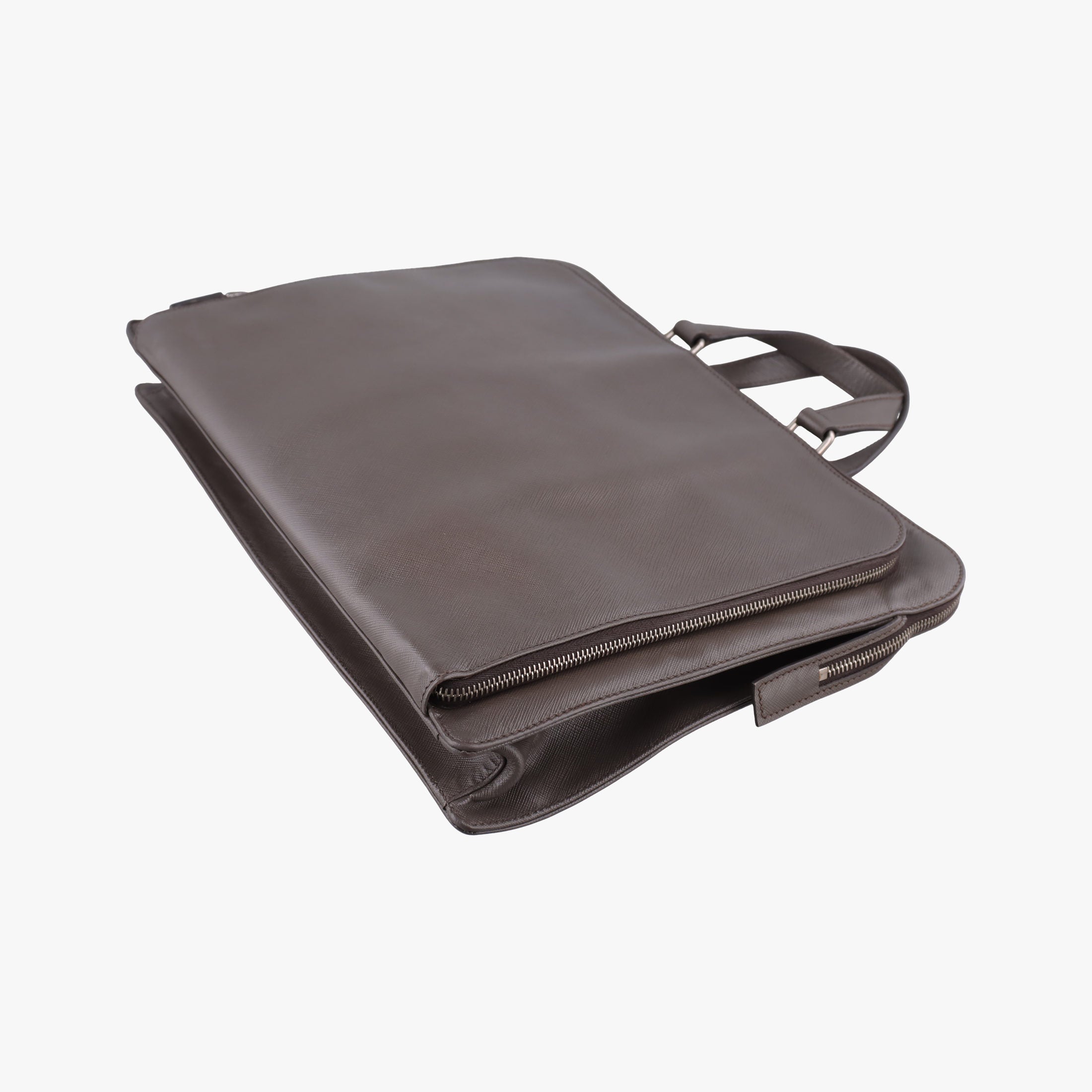Triangle Logo Plate Grey Saffiano Leather 178589 7 D三角 ロゴ プレート グレー サフィアーノレザー 178589 7 D