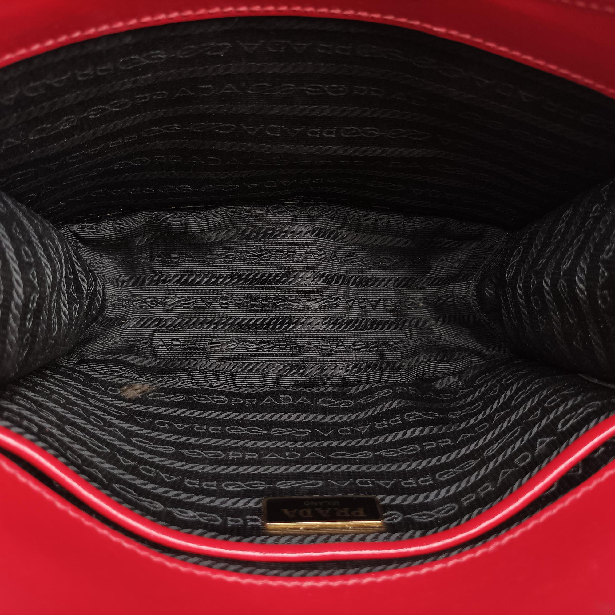 Triangle Logo Red SAFFIANO Leather 1BD200 25 Hトライアングルロゴ レッド サフィアーノレザー 1BD200 25 H