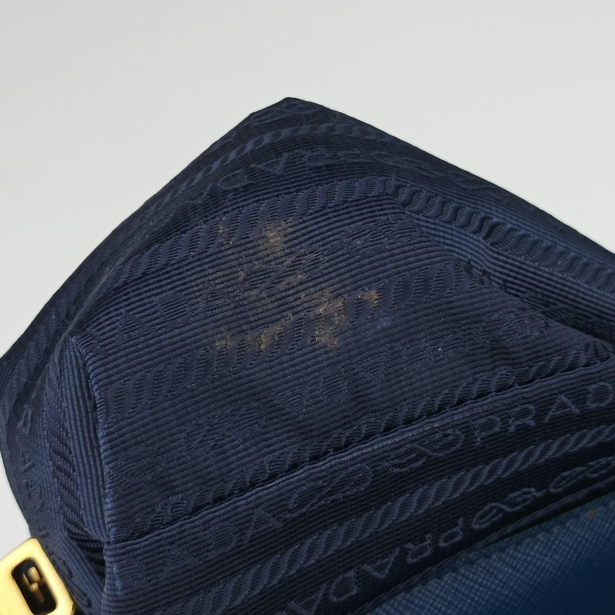 Bi-Color Zip Front Pocket Blue SAFFIANO Leather BN2674 7/Dバイカラー ジップ フロント ポケット ブルー サフィアーノレザー BN2674 7/D