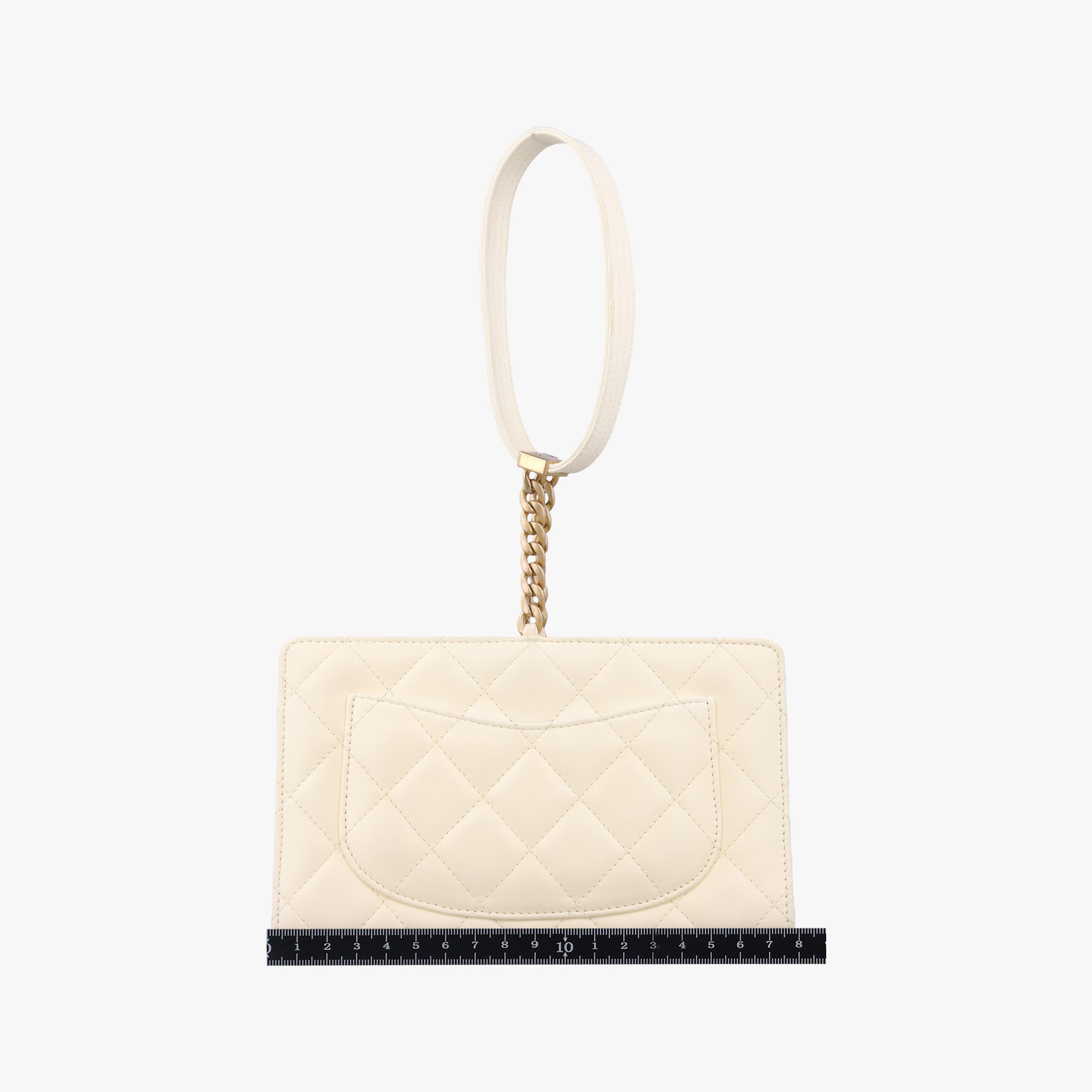 CC Button Timeless Wristlet Clutch Bag White lambskin AS0178 26808198マトラッセ ビジュー大金球 リストレット クラッチ ホワイト ラムスキン AS0178 26808198