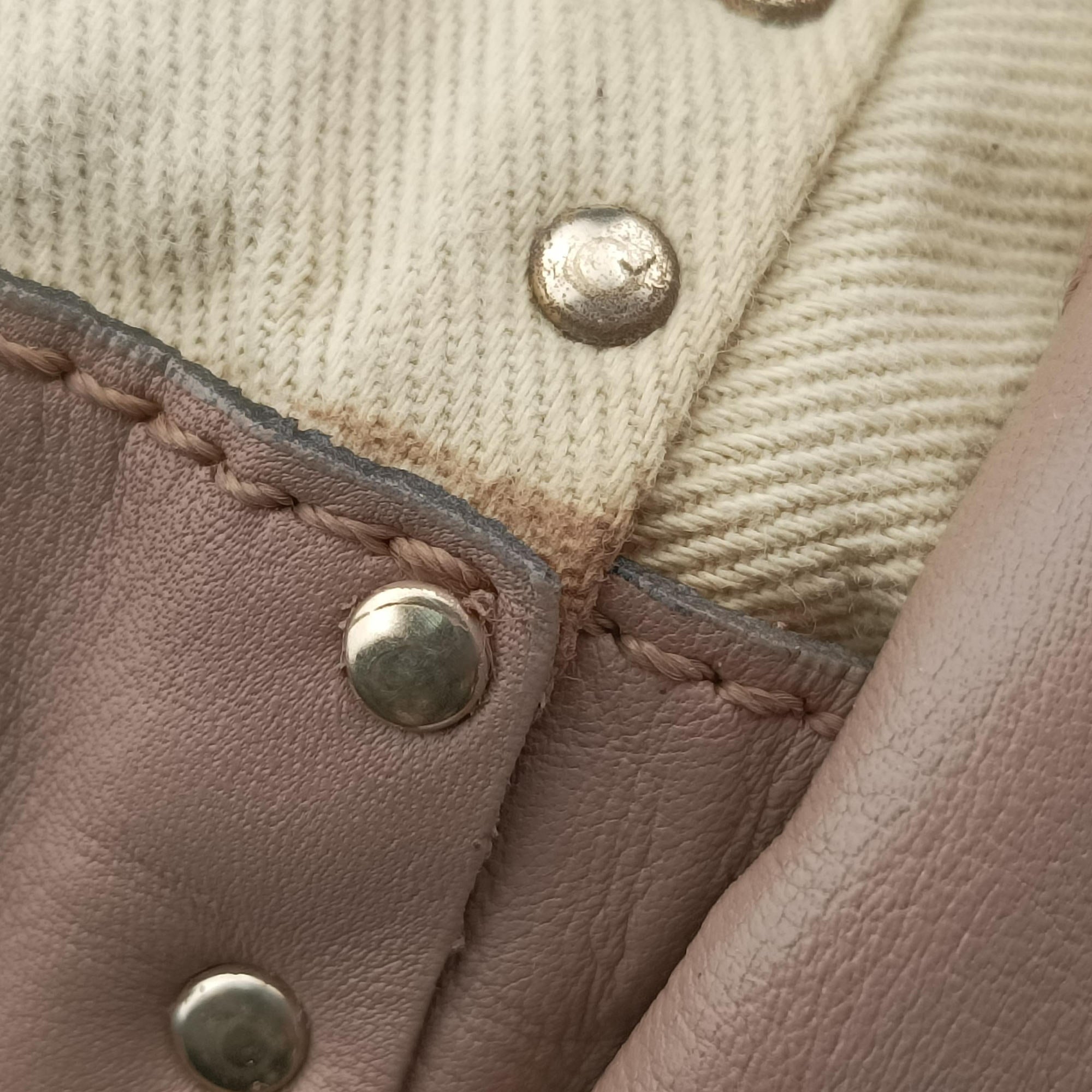 Rockstud Beige Leather BS-C970BOL1ロックスタッズ ベージュ レザー BS-C970BOL1