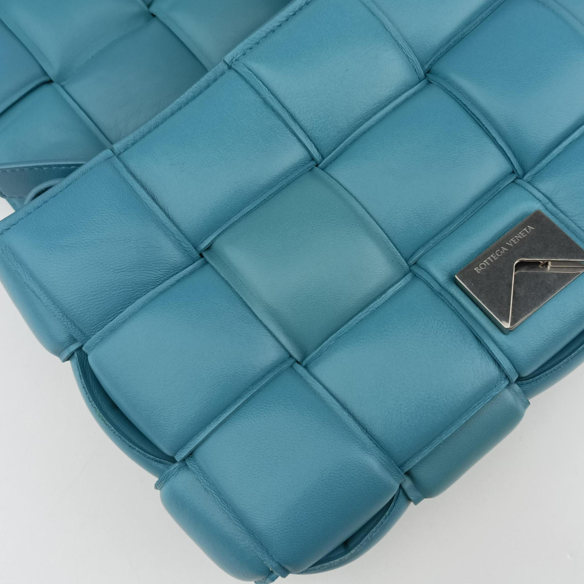 Padded Cassette Blue lambskin B09227447Nパデッド カセット ブルー ラムスキン B09227447N
