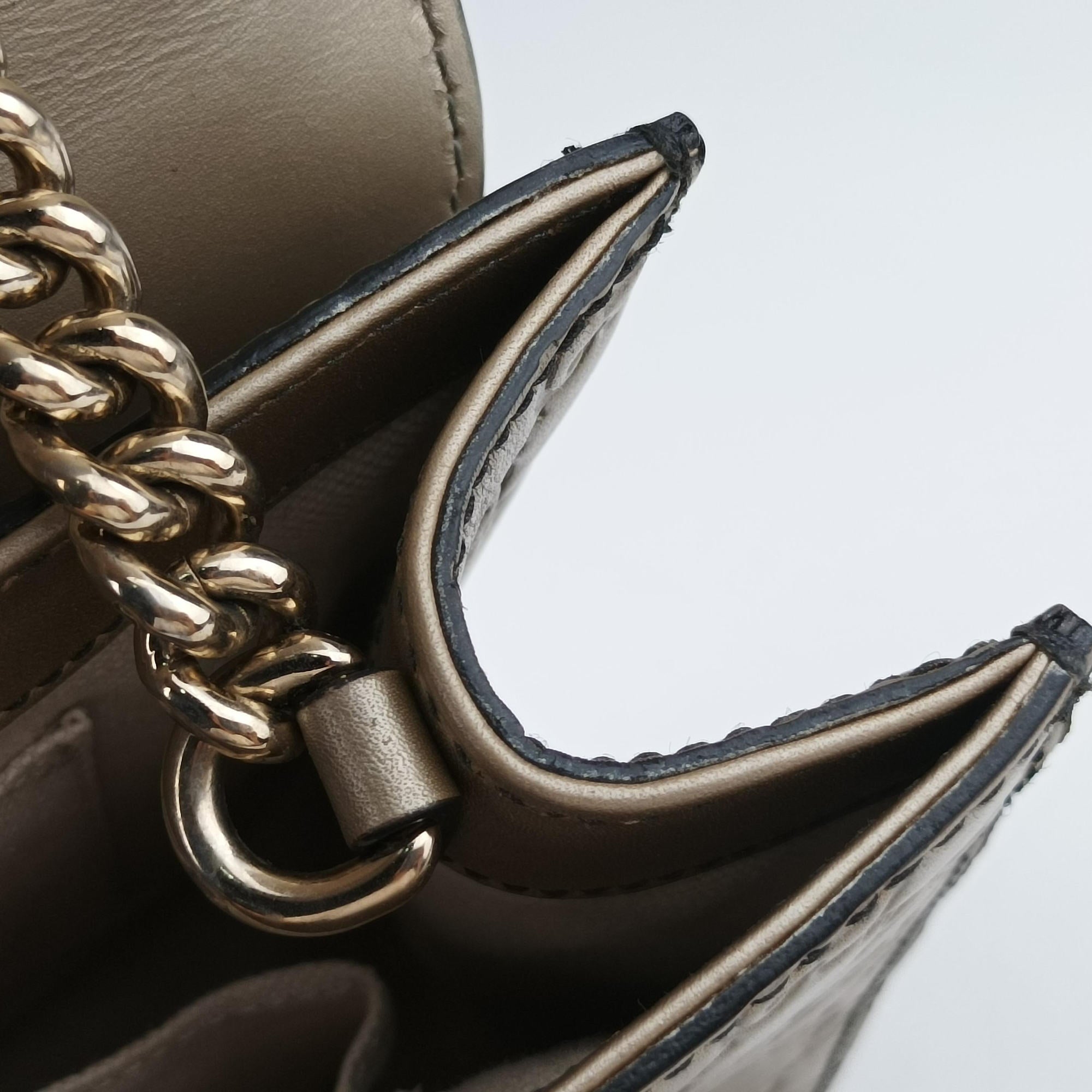 Emily Golden Leather 295402 F012749506エミリー ゴールド レザー 295402 F012749506