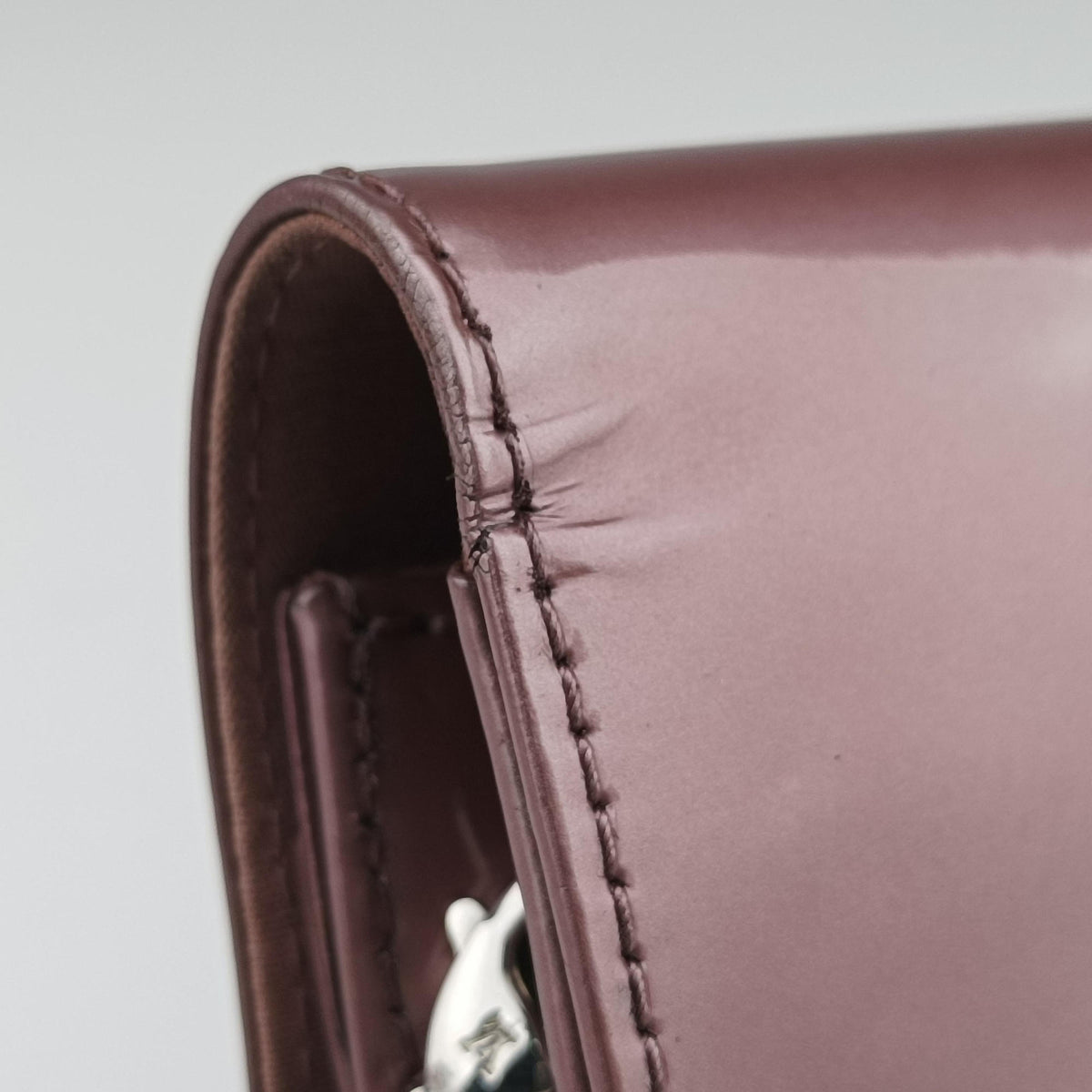 Pochette Louise PM Rose Indien Vernis M64550 FL2157ポシェット ルイーズ PM ローズアンディアン ヴェルニ M64550 FL2157