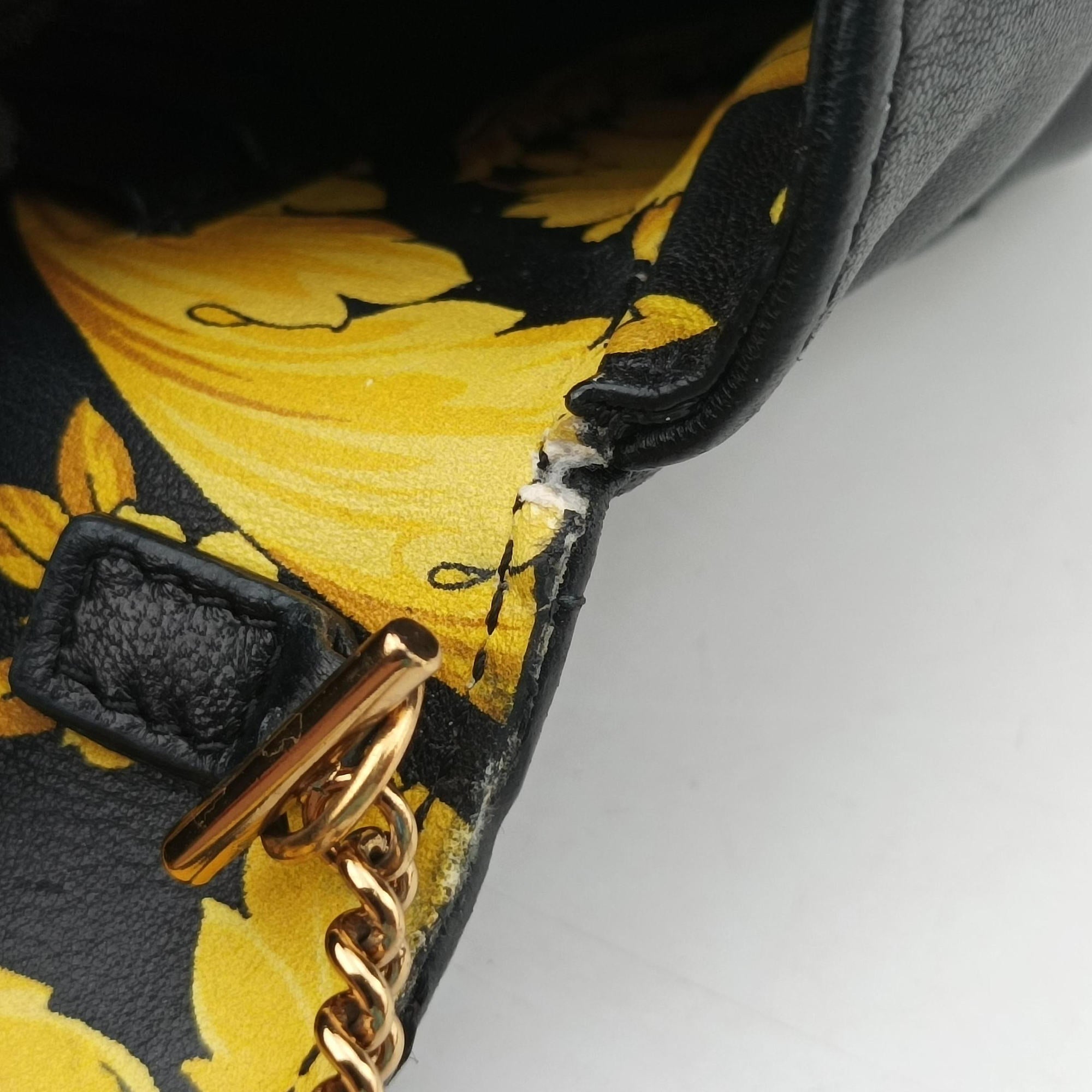 Virtus Black Leather ヴィルトゥス ブラック レザー