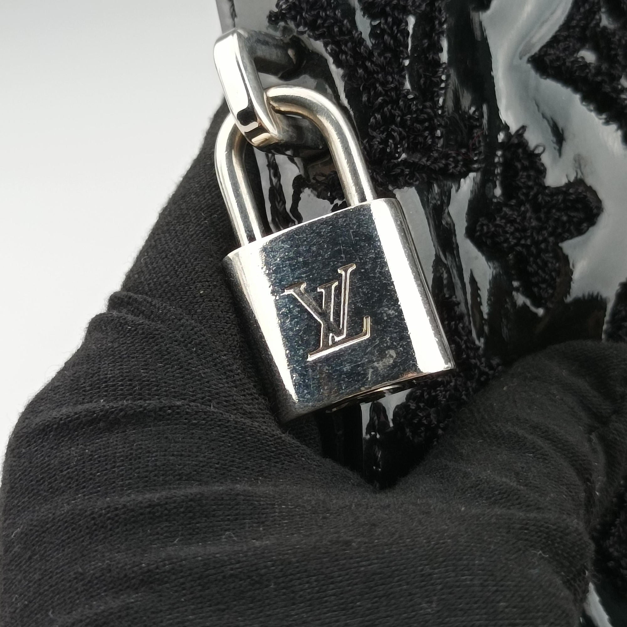 Lockit Noir Vernis×Embroidery M40602 TJ2162ロックイット ノワール ヴェルニ ×エンブロイダリー M40602 TJ2162