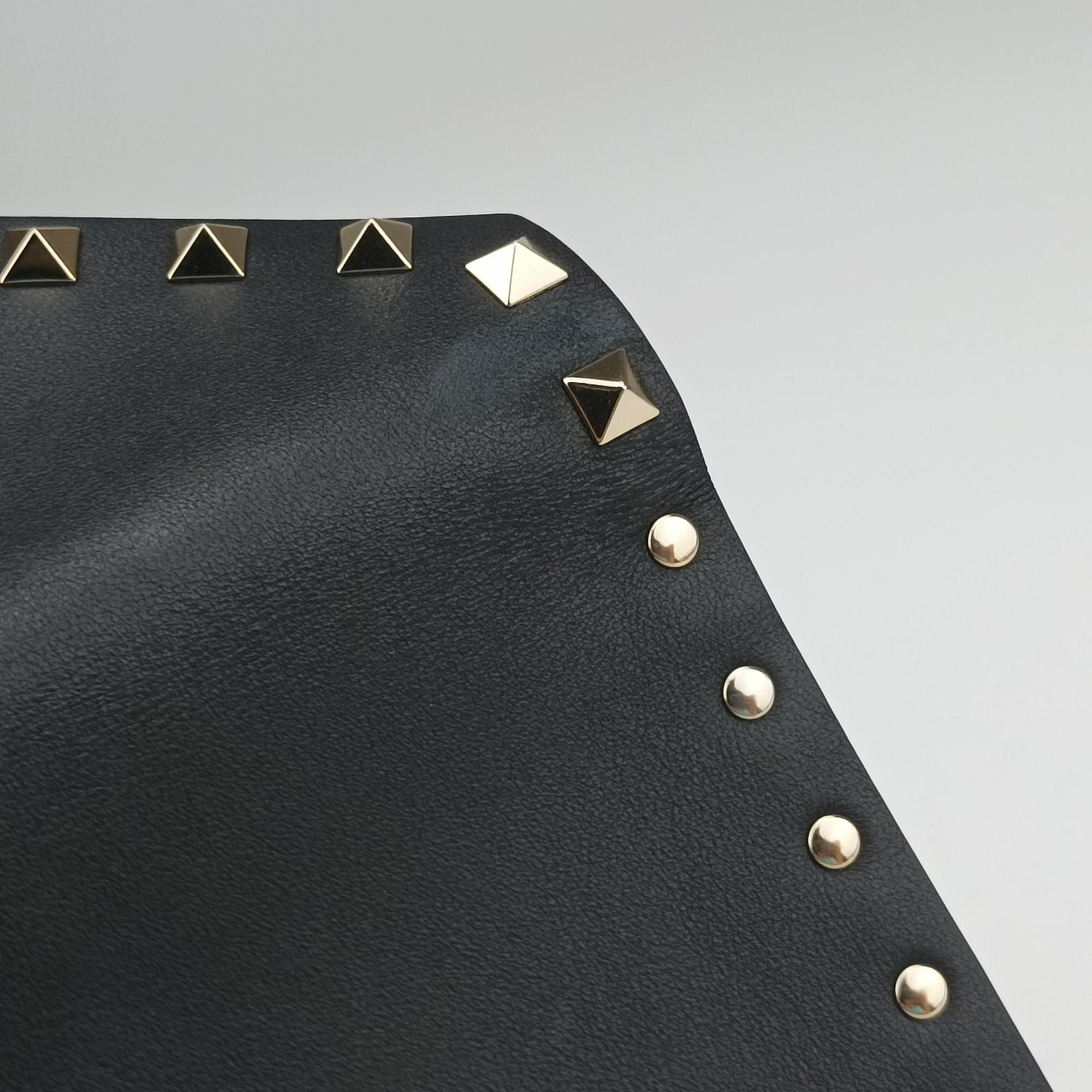 Rockstud Envelope Wallet Black leather TV-PP87BOL2ロックスタッド エンベロープウォレット ブラック レザー TV-PP87BOL2