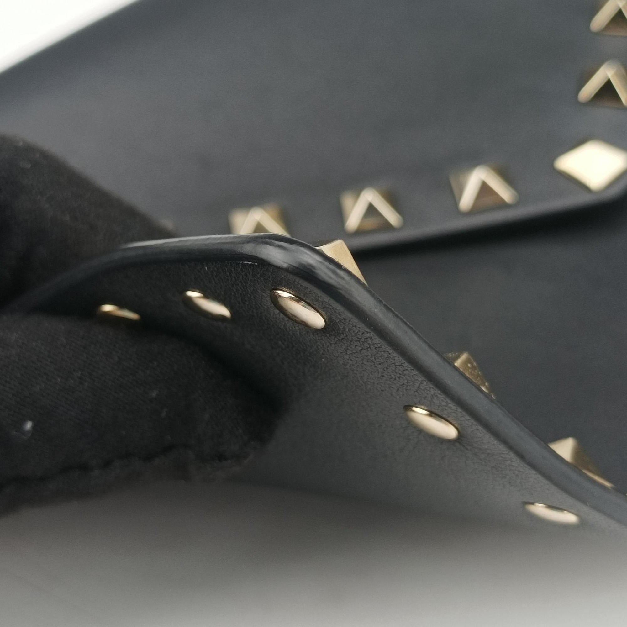 Rockstud Envelope Wallet Black leather TV-PP87BOL2ロックスタッド エンベロープウォレット ブラック レザー TV-PP87BOL2