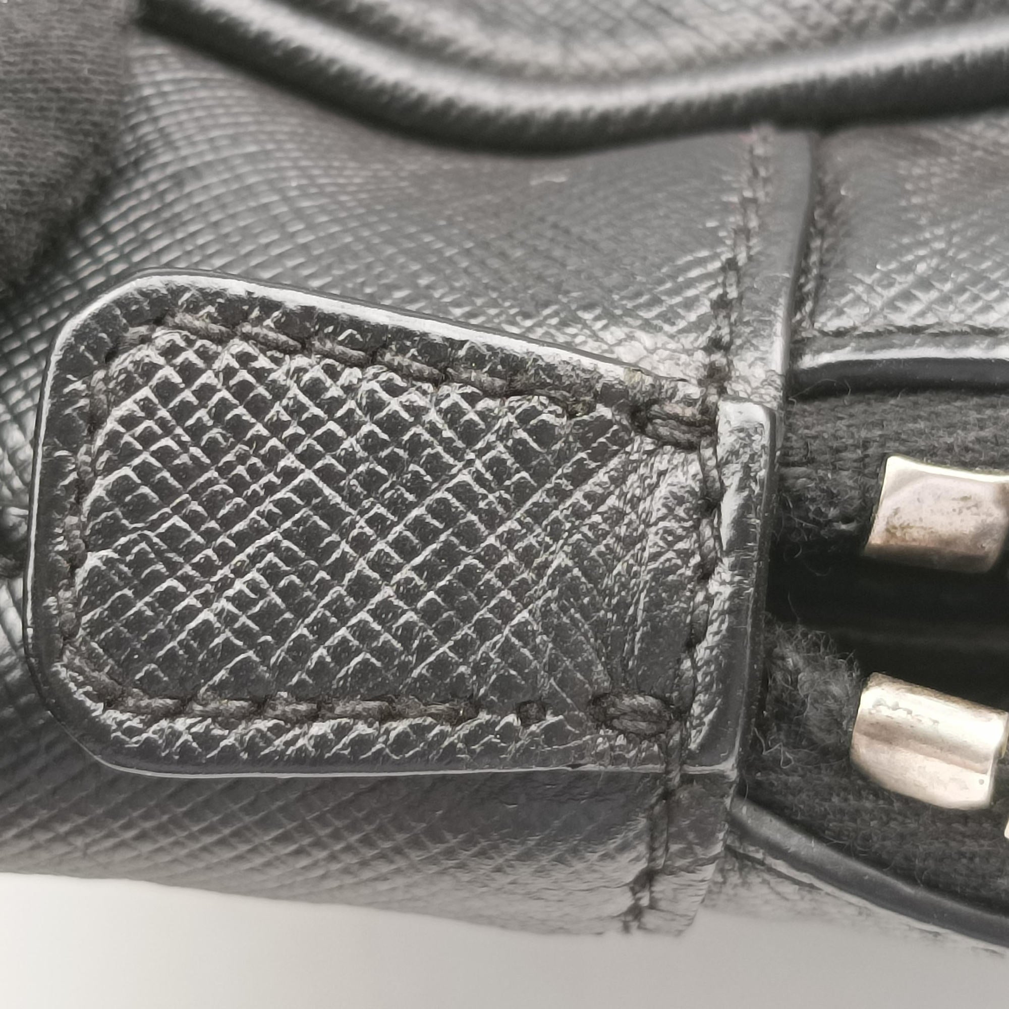 Push-Lock Briefcases Black Saffiano Leather 164 58/Nプッシュロックブリーフケース ブラック サフィアーノレザー 164 58/N