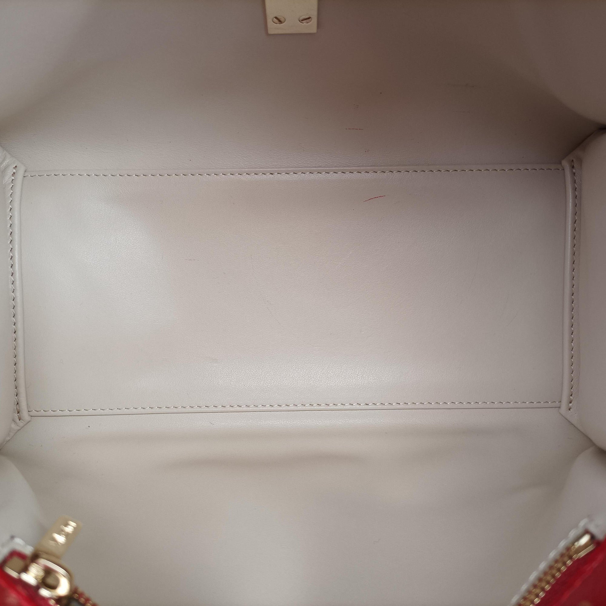 Iside Red Calfskin N 440202イジィデ レッド カーフスキン N 440202