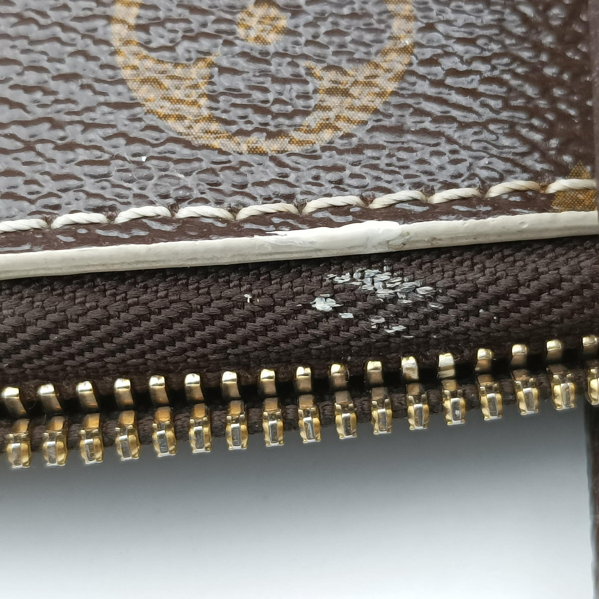 Pre-owned Louis Vuitton Lockit Monogram/Brown Shiny Monogram M40597 handbag | stylenewstar