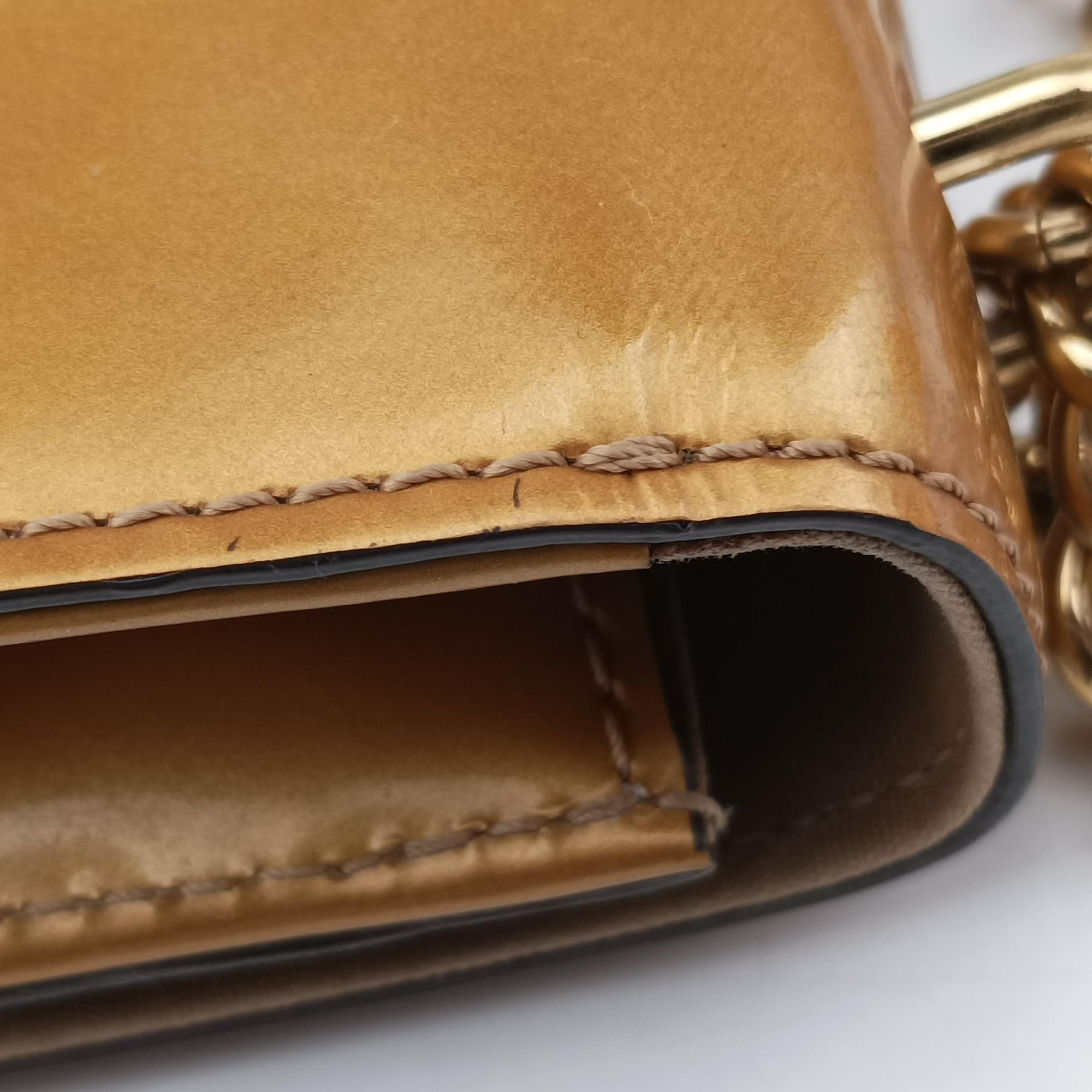 Pochette Louise MM Mustard Yellow Vernis PL4115ポシェット ルイーズMM マスタードイエロー ヴェルニ PL4115