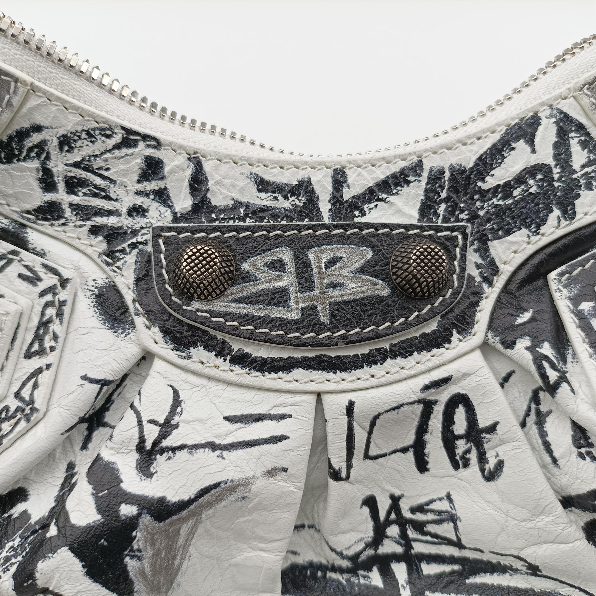 Le Cagole White × Black lambskin 671309.9060.Q.528147ル カゴール ホワイト × ブラック ラムスキン 671309.9060.Q.528147