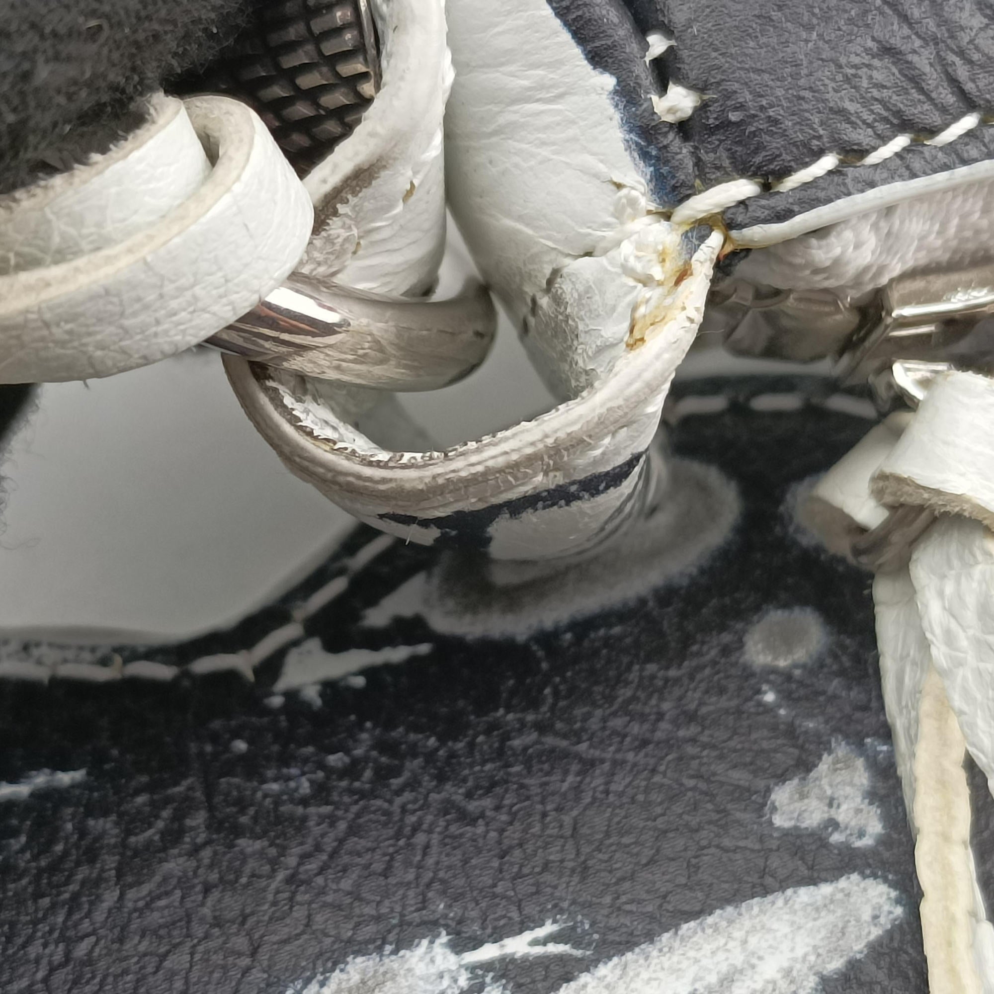 Le Cagole White × Black lambskin 671309.9060.Q.528147ル カゴール ホワイト × ブラック ラムスキン 671309.9060.Q.528147