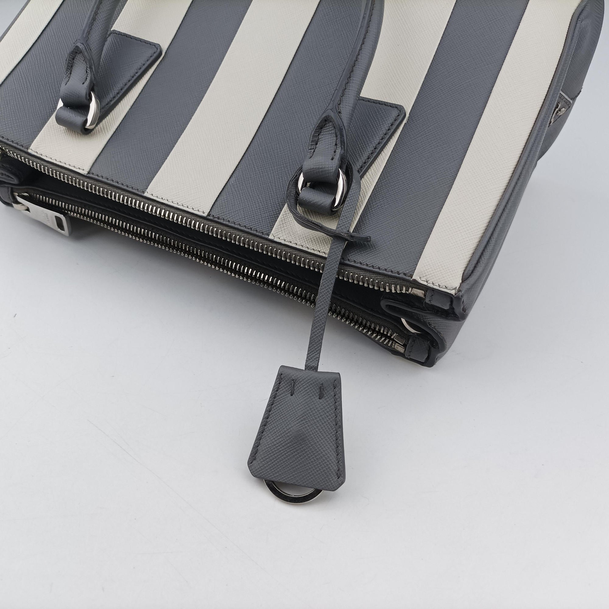 Pre-owned Prada Galleria White× Gray Saffiano Leather shoulderbag | stylenewstar