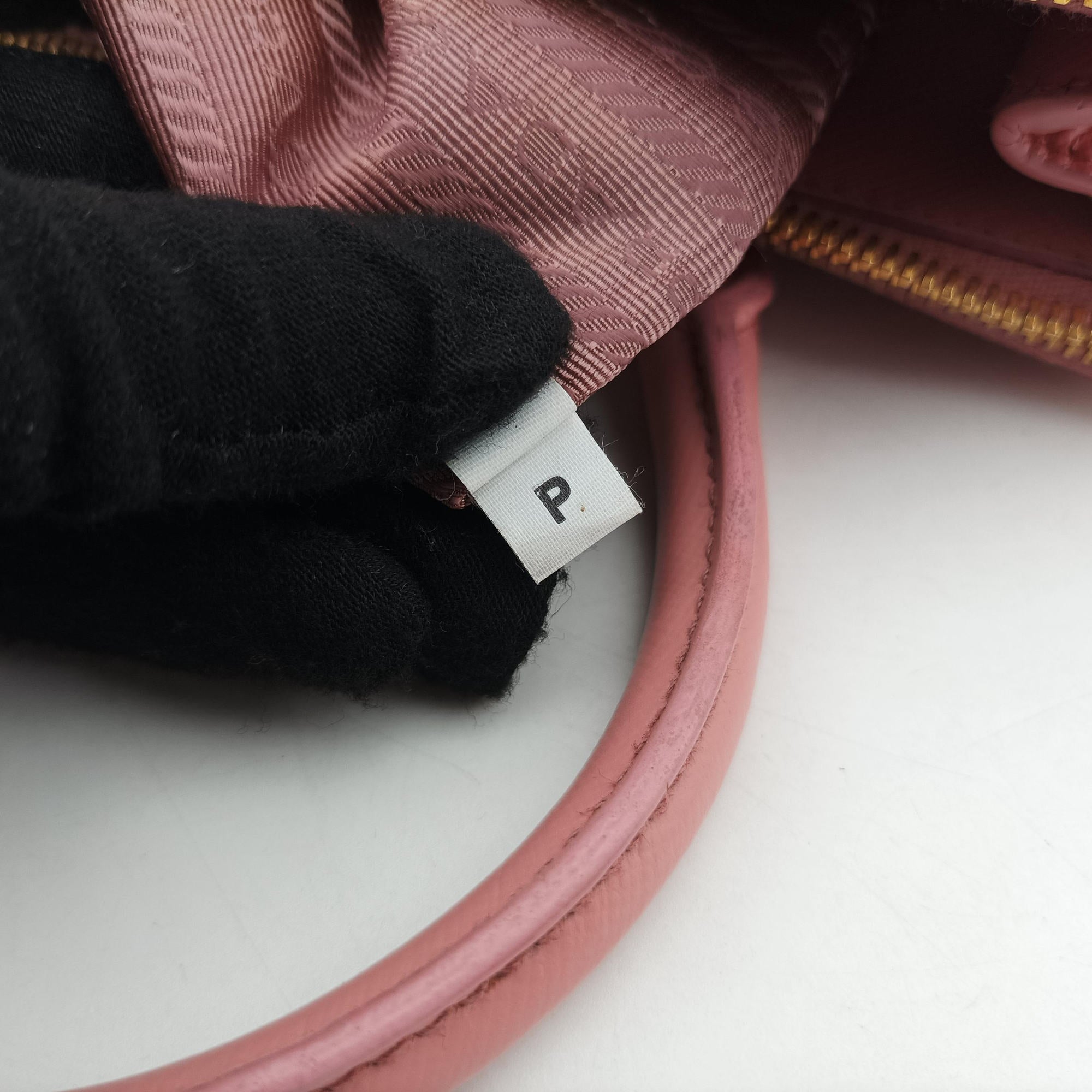 Galleria Pink SAFFIANO Leather BN1786 110 Pガレリア ピンク サフィアーノレザー BN1786 110 P