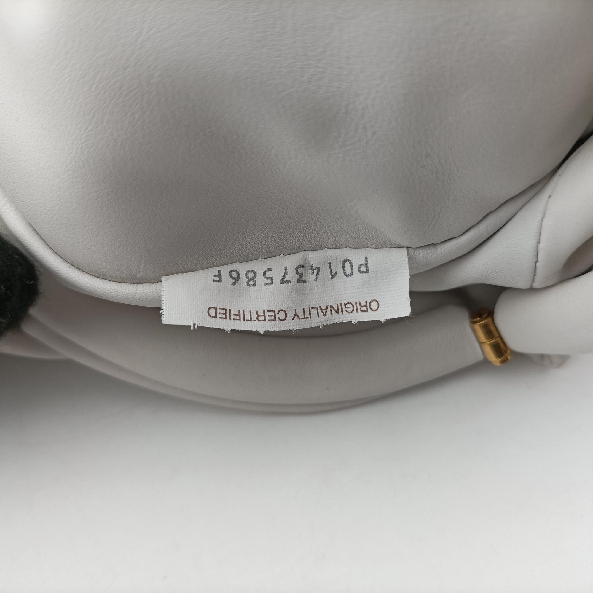 THE Chain Pouch White lambskin P01437586Fザ チェーンポーチ ホワイト ラムスキン P01437586F