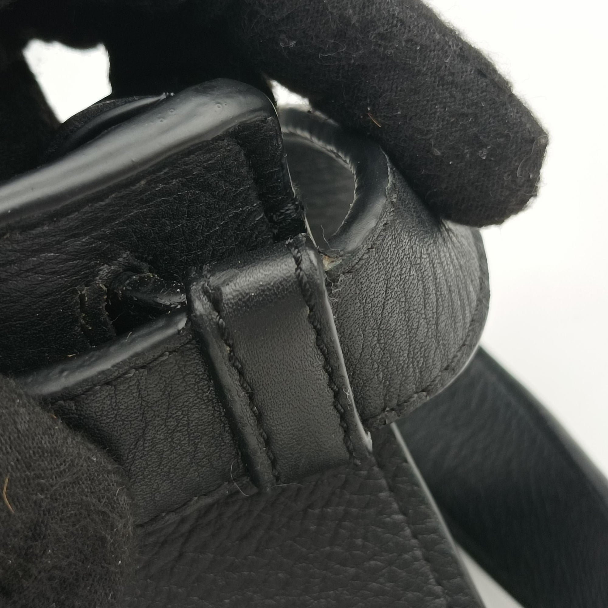 Secondhand Loewe hammock Black leather shoulderbag | stylenewstar