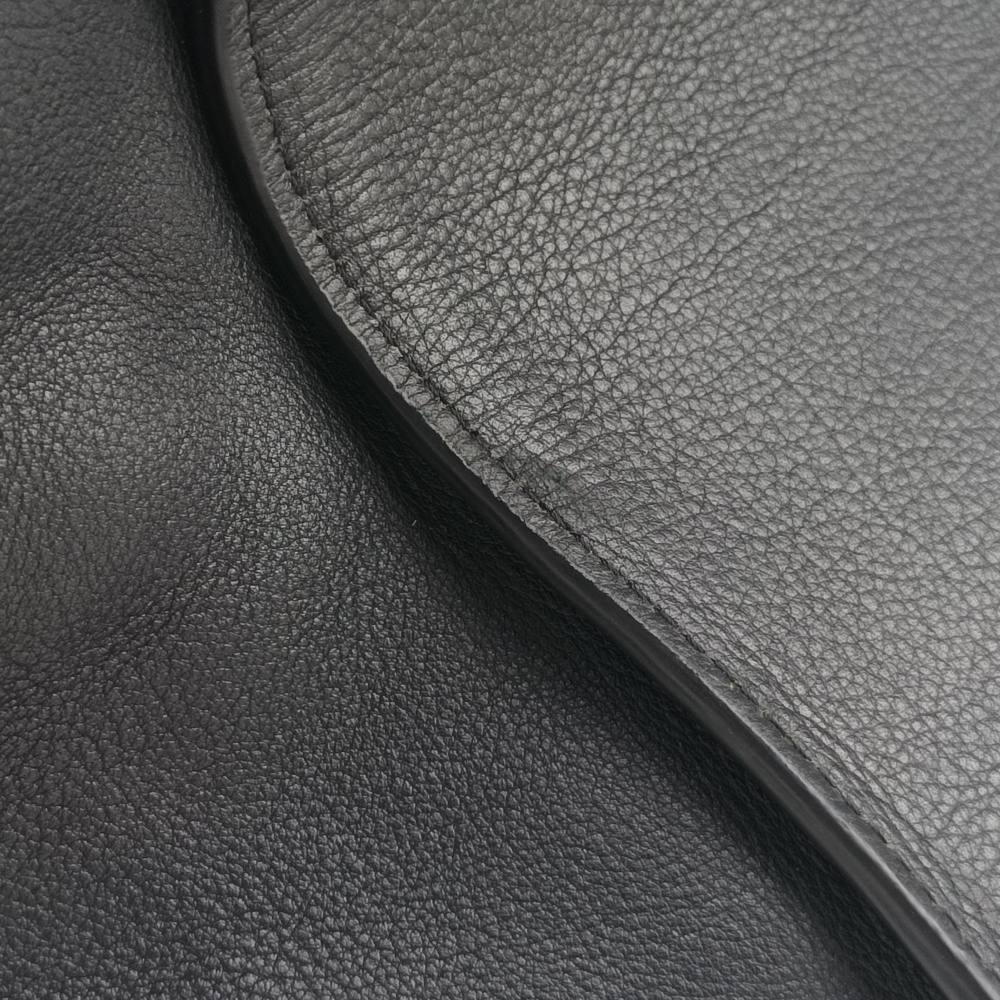 Secondhand Loewe hammock Black leather shoulderbag | stylenewstar