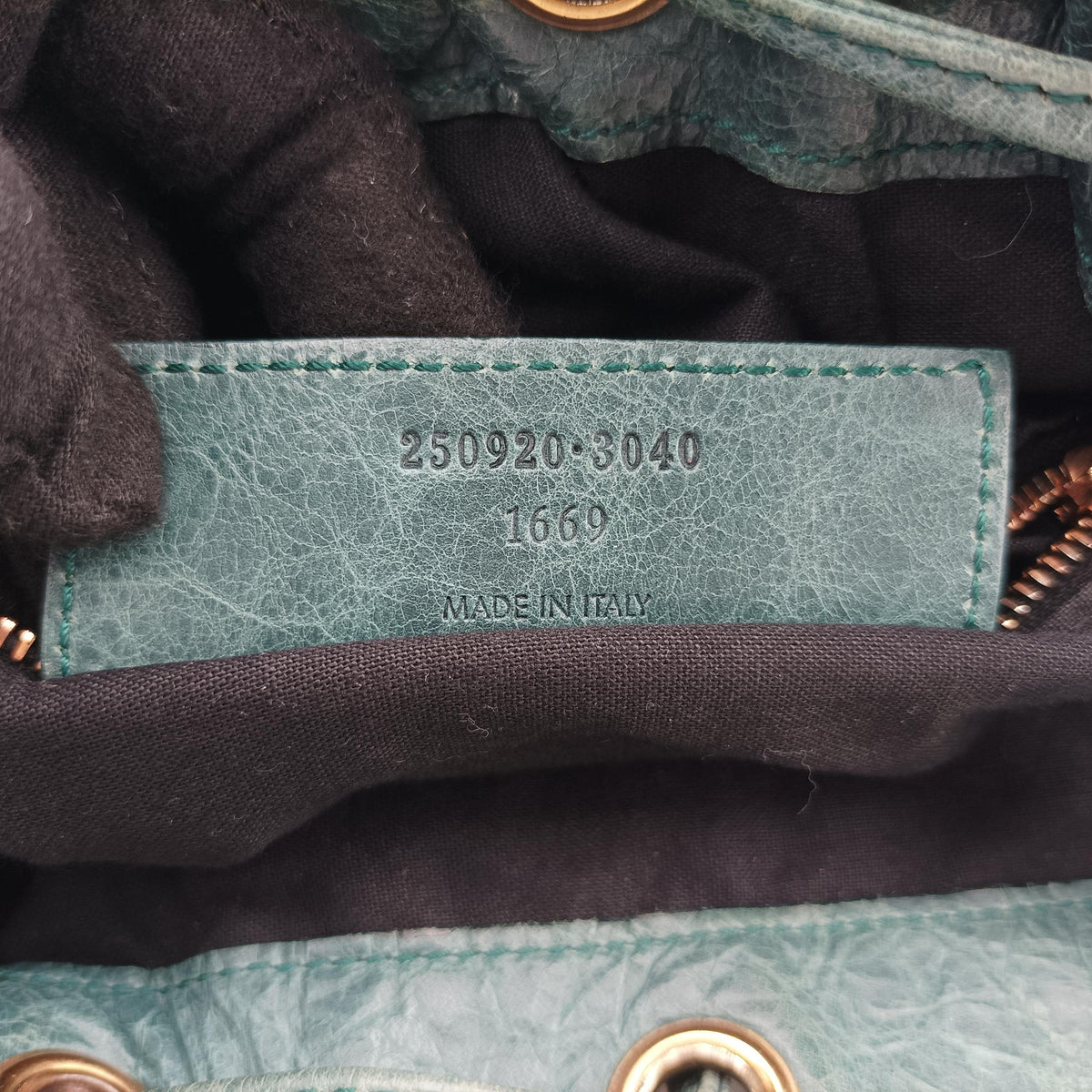 Mini Pompon Green lambskin 250920.3040 1669 ミニポンポン グリーン ラムスキン 250920.3040 1669