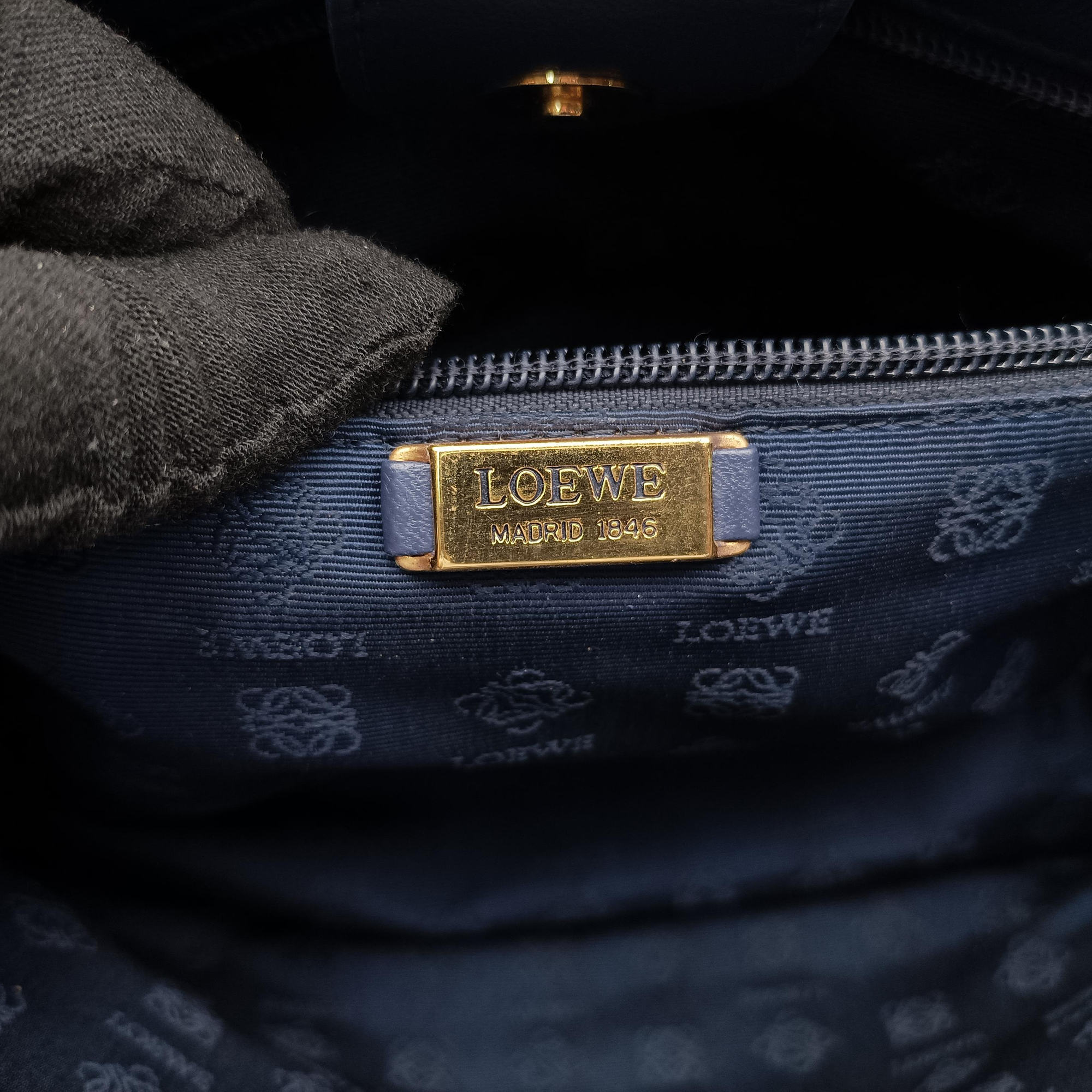 Pre-owned Loewe Anagram Navy Nappa Leather shoulderbag | stylenewstar
