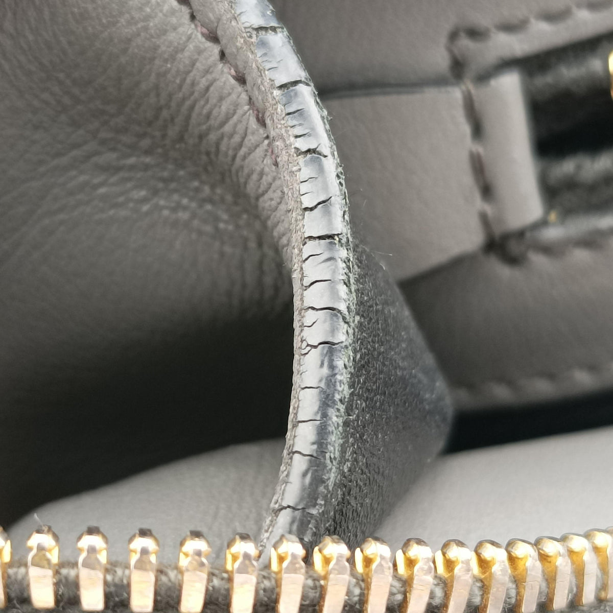 Esplanade Grey SAFFIANO Leather 1BA045 117 Pエスプラナード グレー サフィアーノレザー 1BA045 117 P
