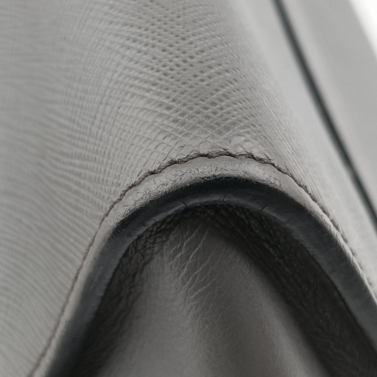 Esplanade Grey SAFFIANO Leather 1BA045 117 Pエスプラナード グレー サフィアーノレザー 1BA045 117 P
