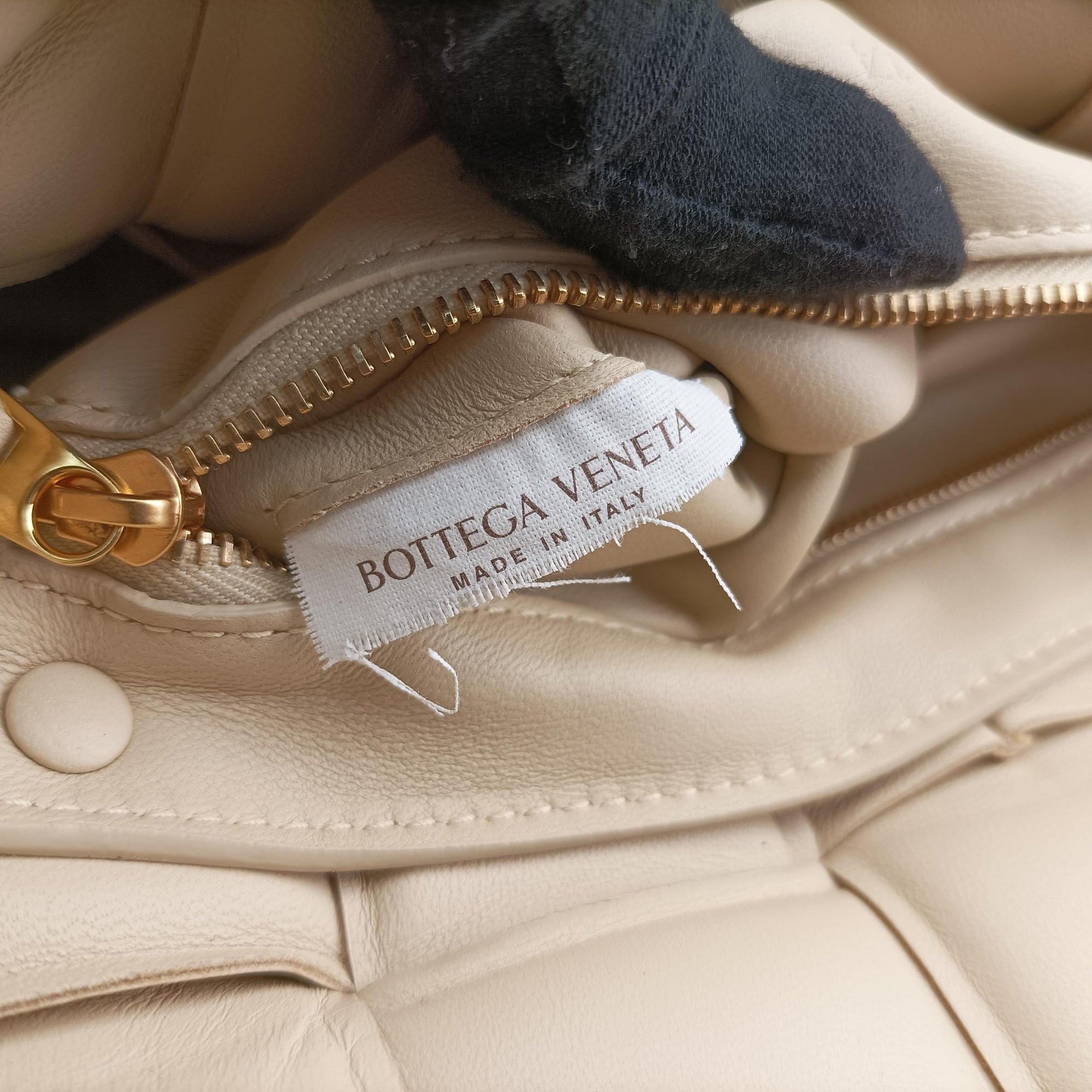 Padded CASSETTE Beige lambskin B09211443Sパデッド カセット ベージュ ラムスキン B09211443S