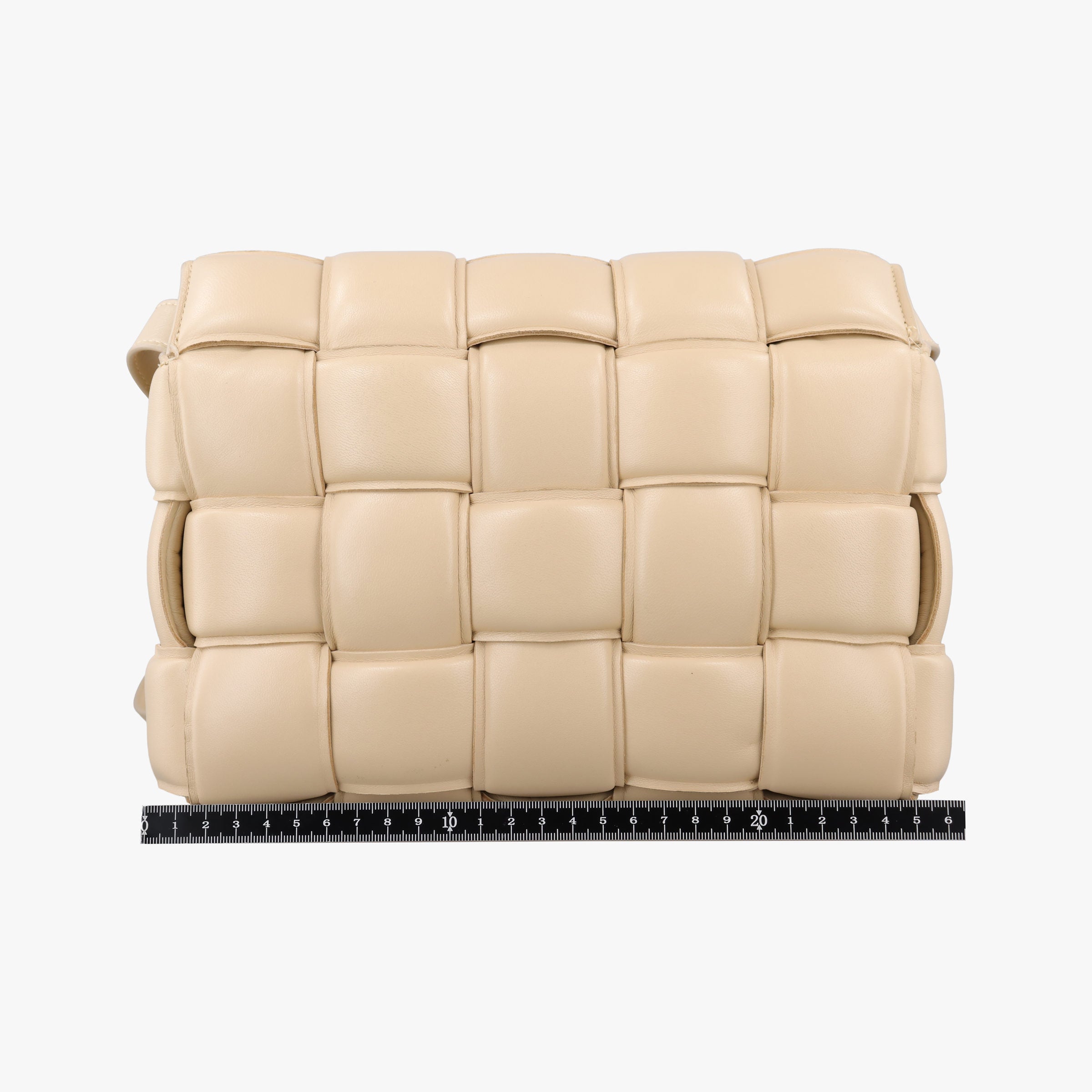 Padded CASSETTE Beige lambskin B09211443Sパデッド カセット ベージュ ラムスキン B09211443S