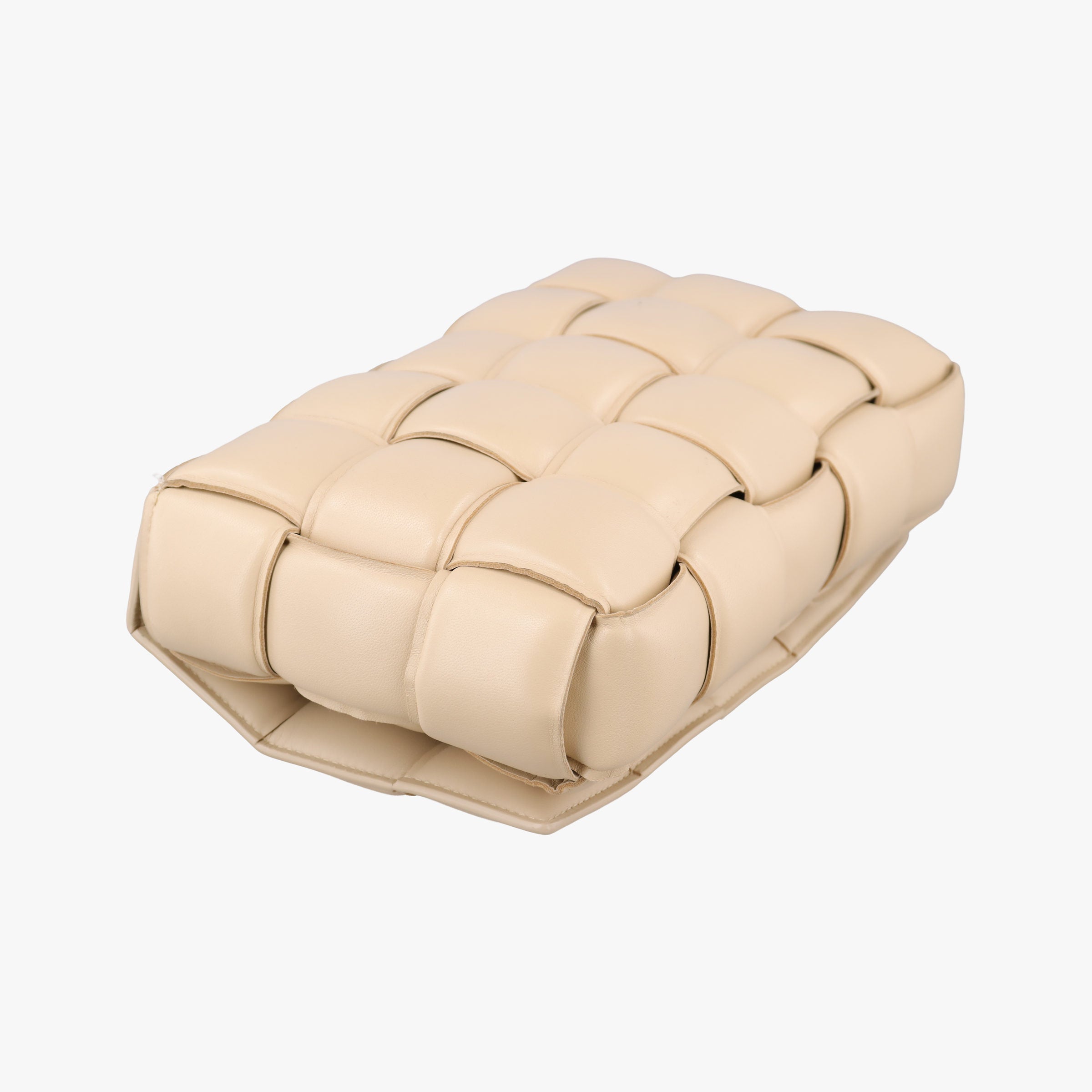 Padded CASSETTE Beige lambskin B09211443Sパデッド カセット ベージュ ラムスキン B09211443S