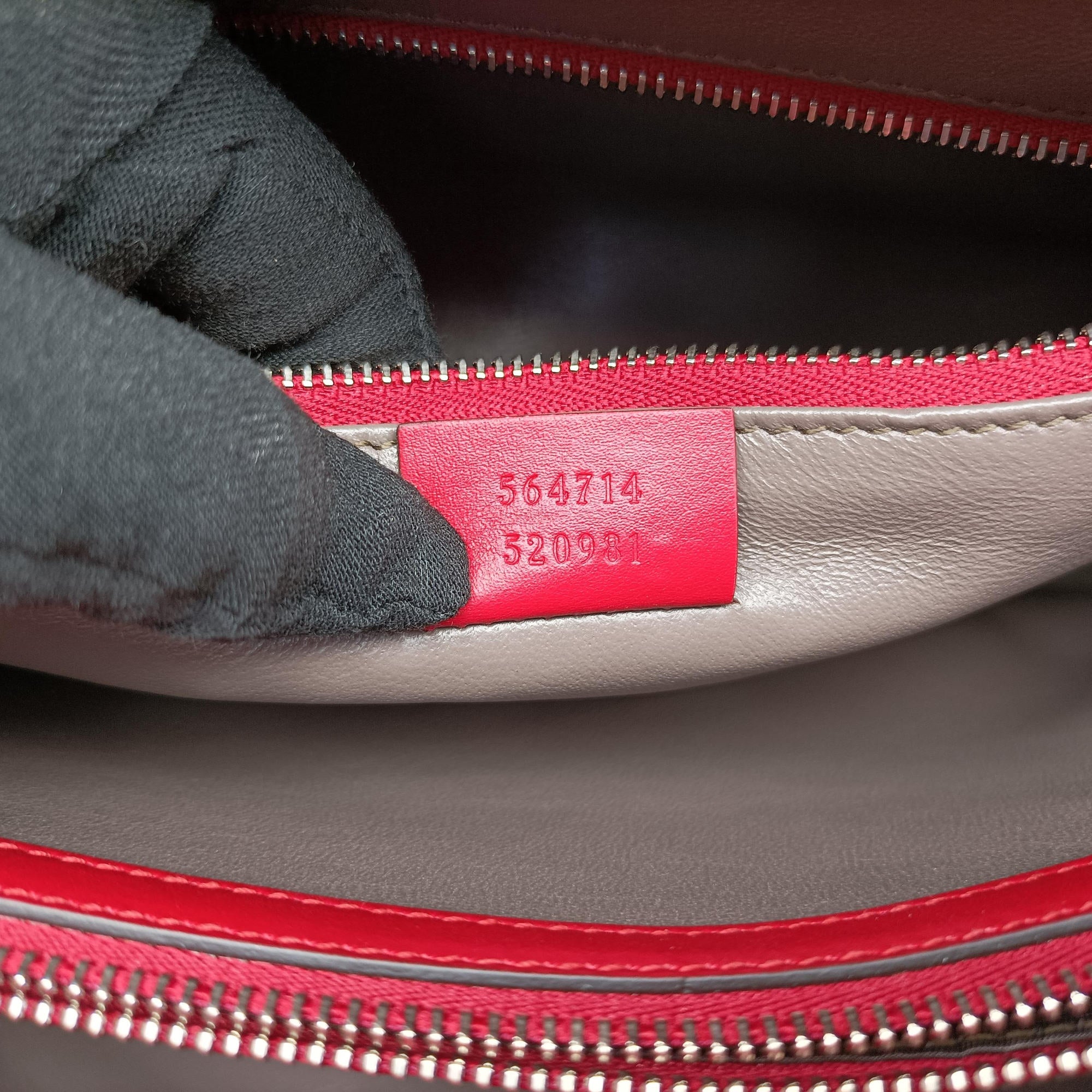 Zumi Red Leather 564714 G028752102ズゥミ レッド レザー 564714 G028752102