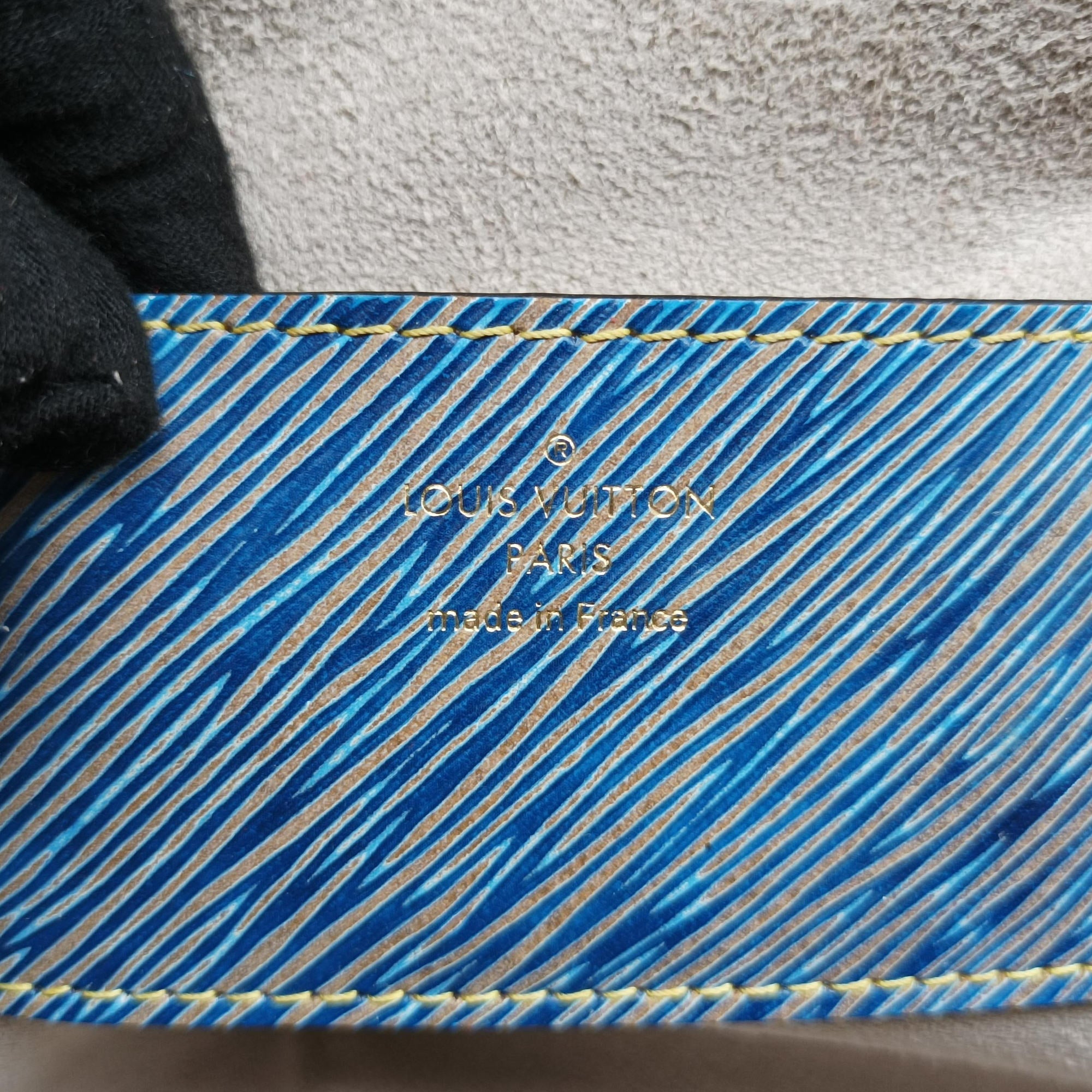 Vintage Louis Vuitton Twist MM Denim blue Epi M50271 shoulderbag | stylenewstar