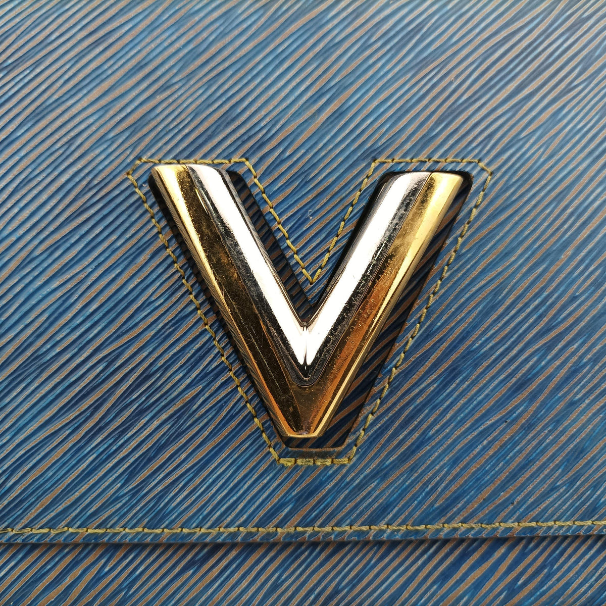 Vintage Louis Vuitton Twist MM Denim blue Epi M50271 shoulderbag | stylenewstar
