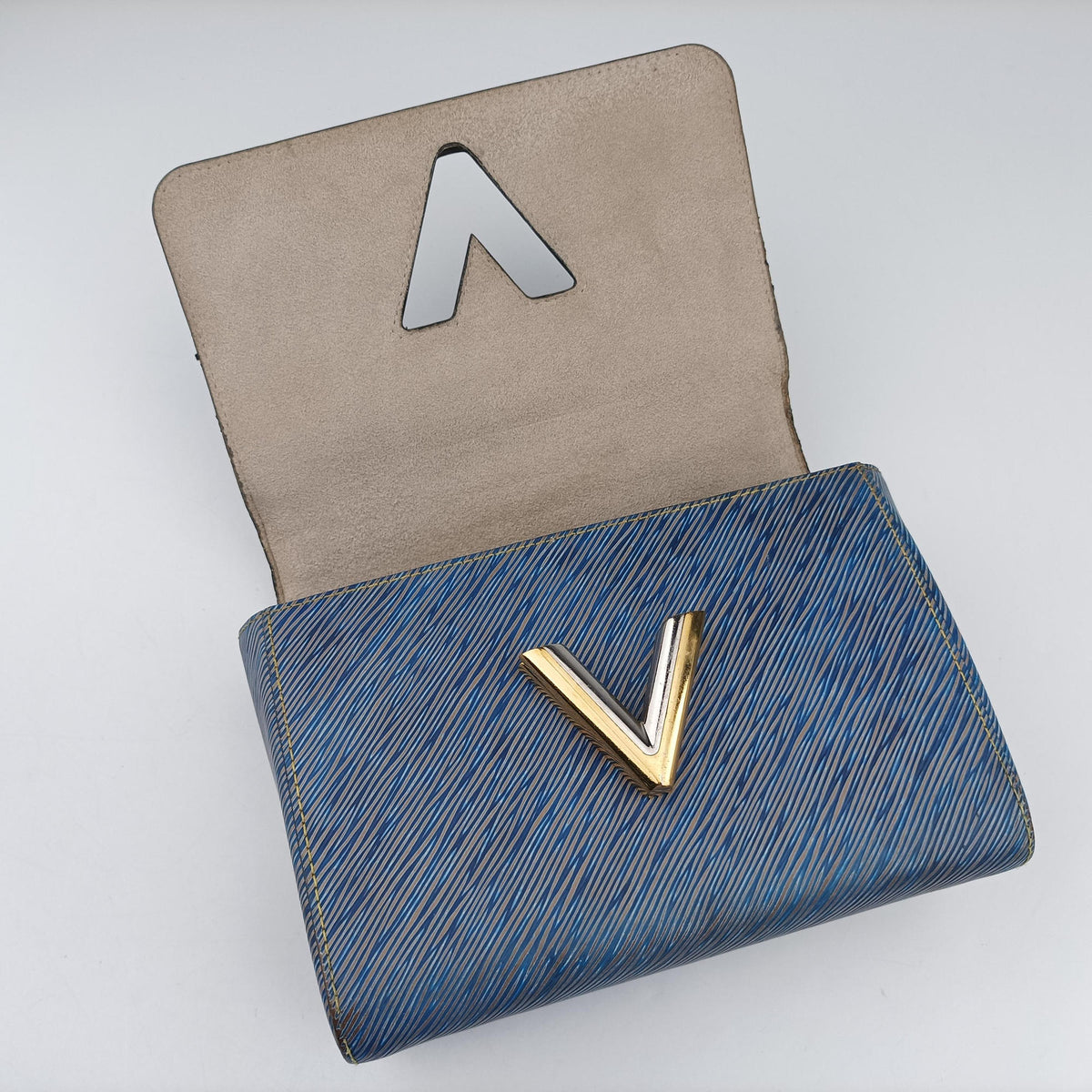Vintage Louis Vuitton Twist MM Denim blue Epi M50271 shoulderbag | stylenewstar