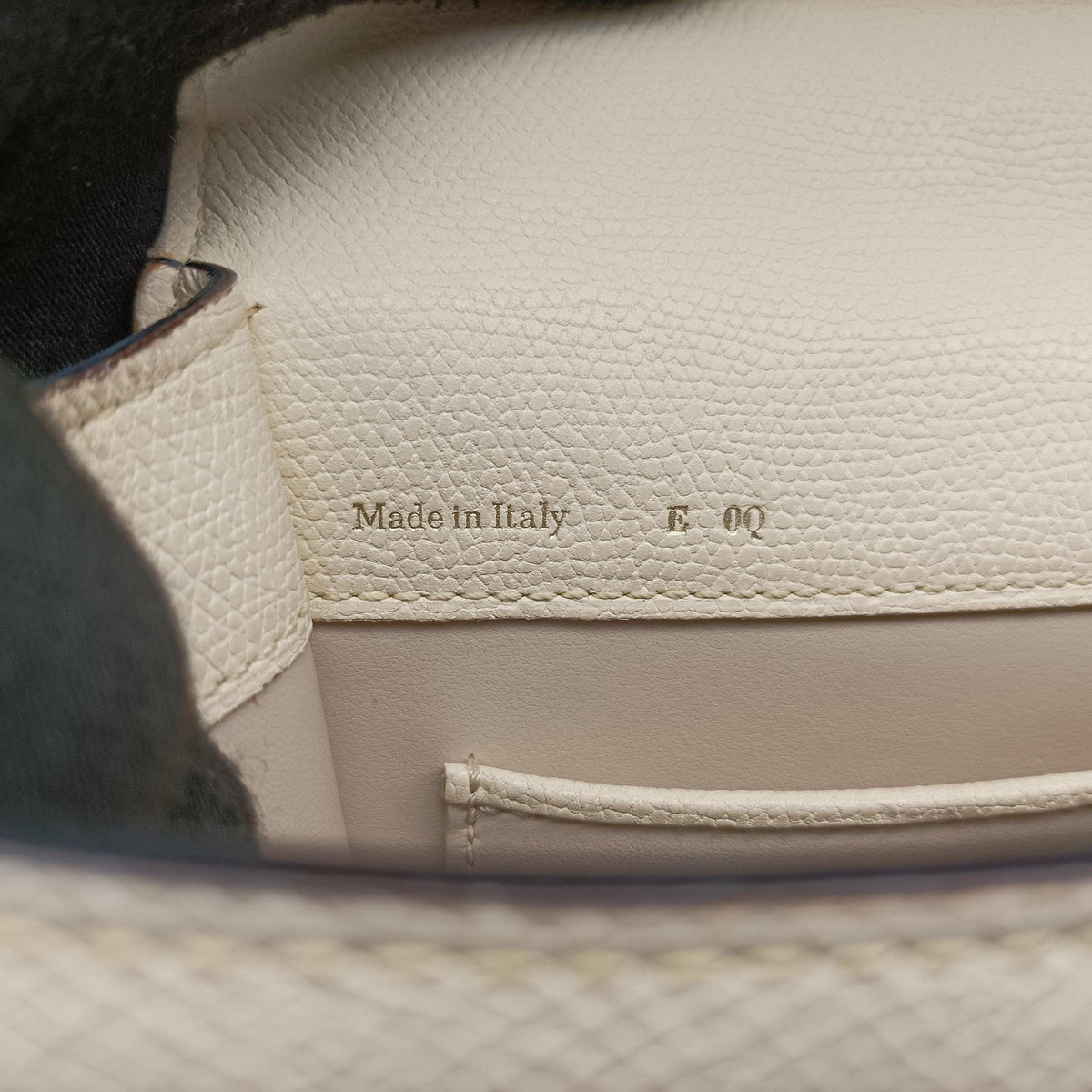 Iside White Calfskin N 431666イジィデ ホワイト カーフスキン N 431666