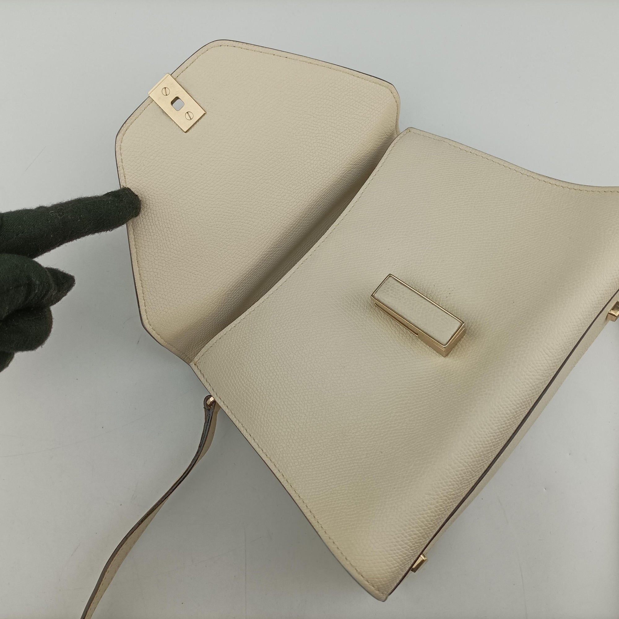 Iside White Calfskin N 431666イジィデ ホワイト カーフスキン N 431666
