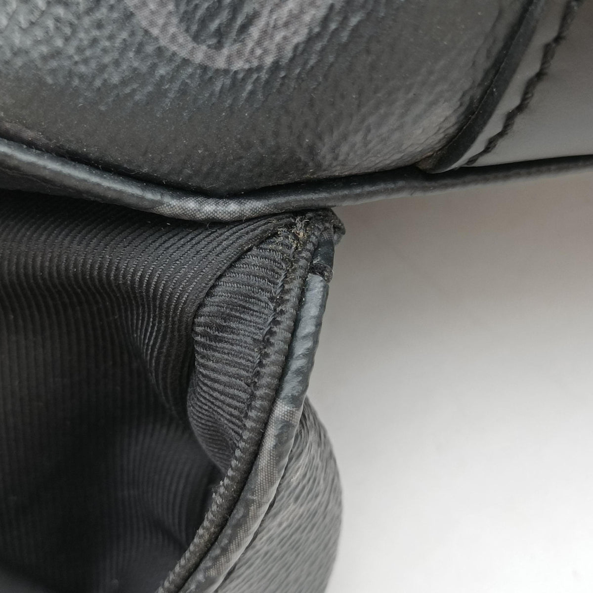 Messenger Voyage PM Noir Monogram Eclipse M40511 FO0261 IC ChipメッセンジャーヴォワヤージュPM ノワール モノグラム エクリプス M40511 FO0261 ICチップ