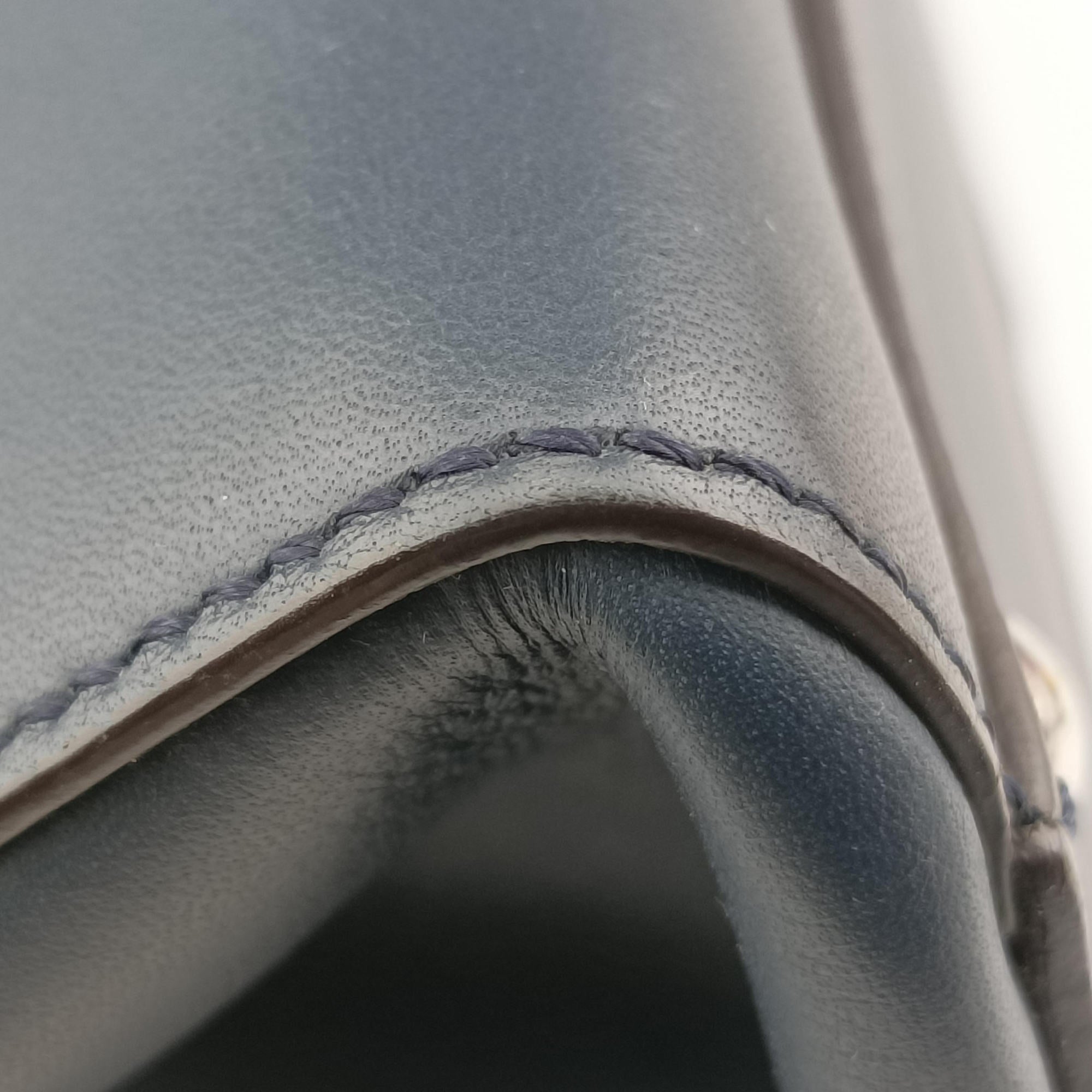Troisjours Navy × Blue Leather 8BH272 8BH272-N5T 148-2516トロワジュール ネイビー × ブルー レザー 8BH272 8BH272-N5T 148-2516