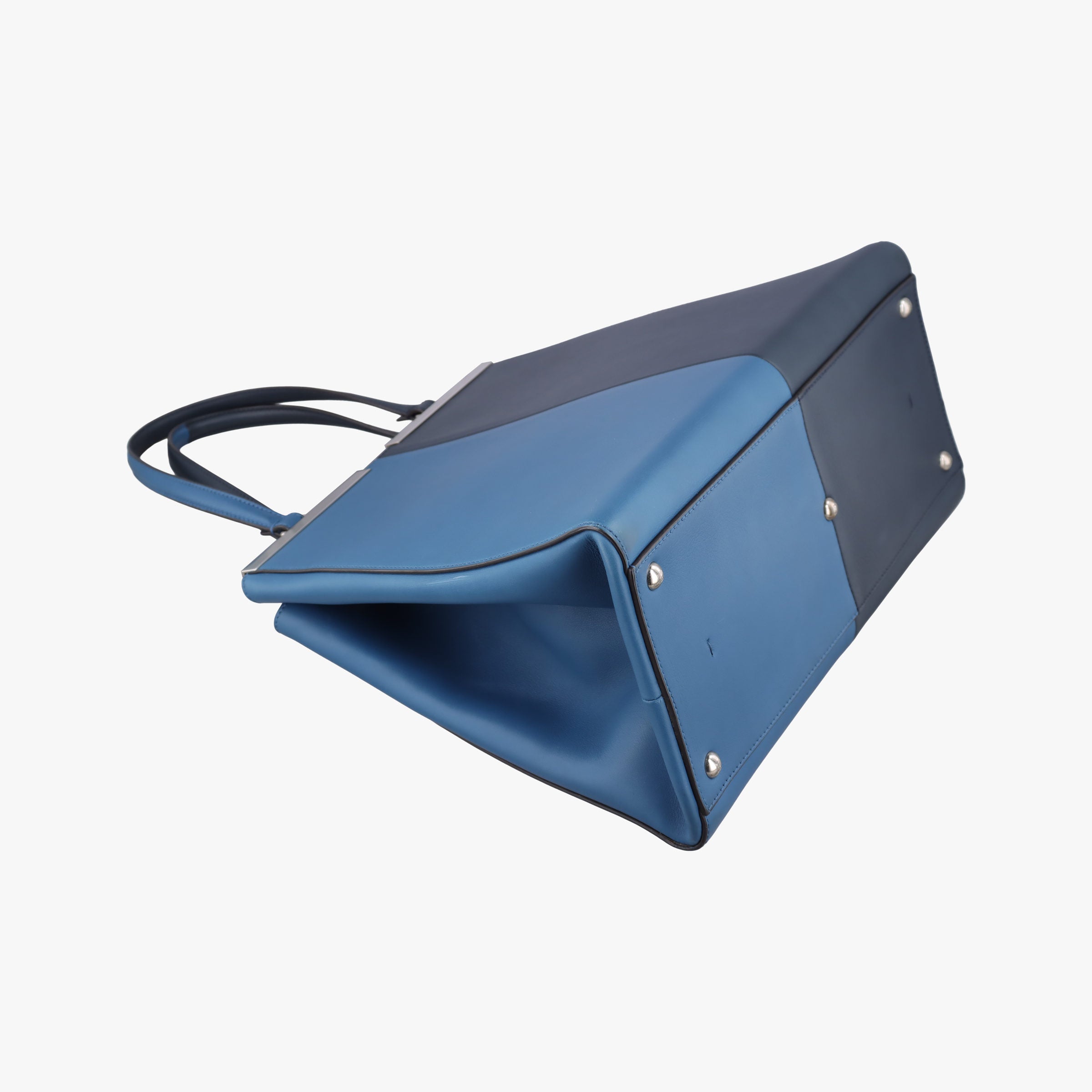 Troisjours Navy × Blue Leather 8BH272 8BH272-N5T 148-2516トロワジュール ネイビー × ブルー レザー 8BH272 8BH272-N5T 148-2516
